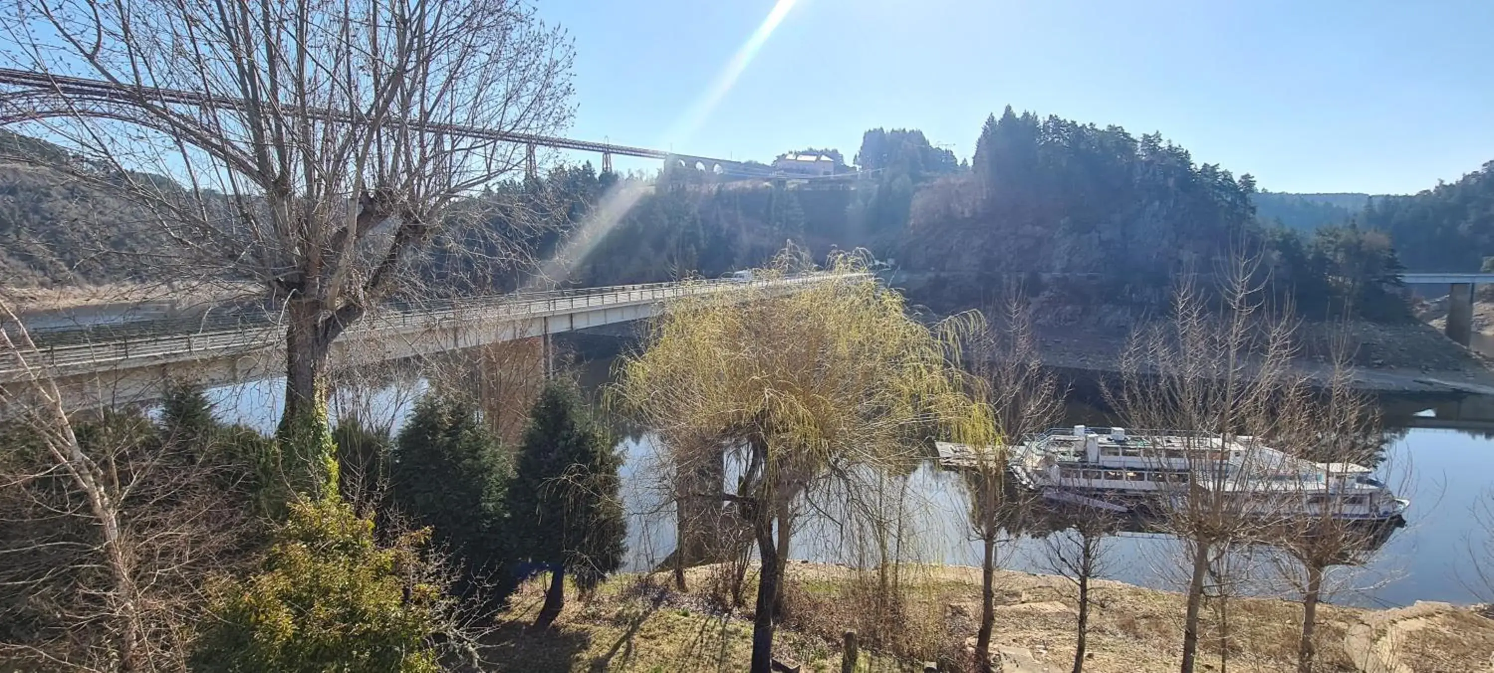 Neighbourhood in Garabit Hotel Neighbourhood in Garabit Hotel