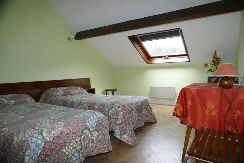 Bedroom, Bed in Garabit Hotel Bedroom, Bed in Garabit Hotel