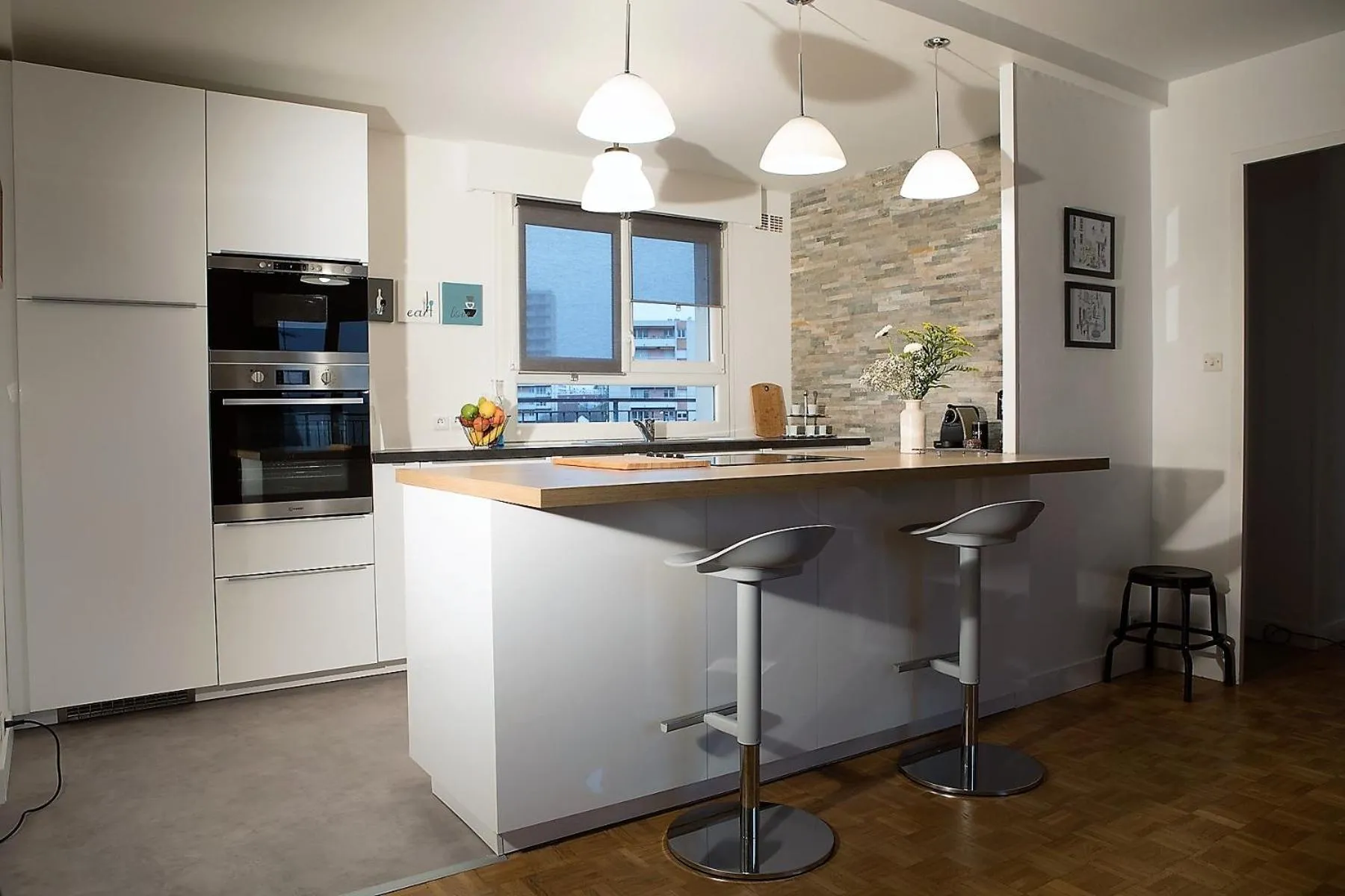 Kitchen or kitchenette in Gite Bons Amis