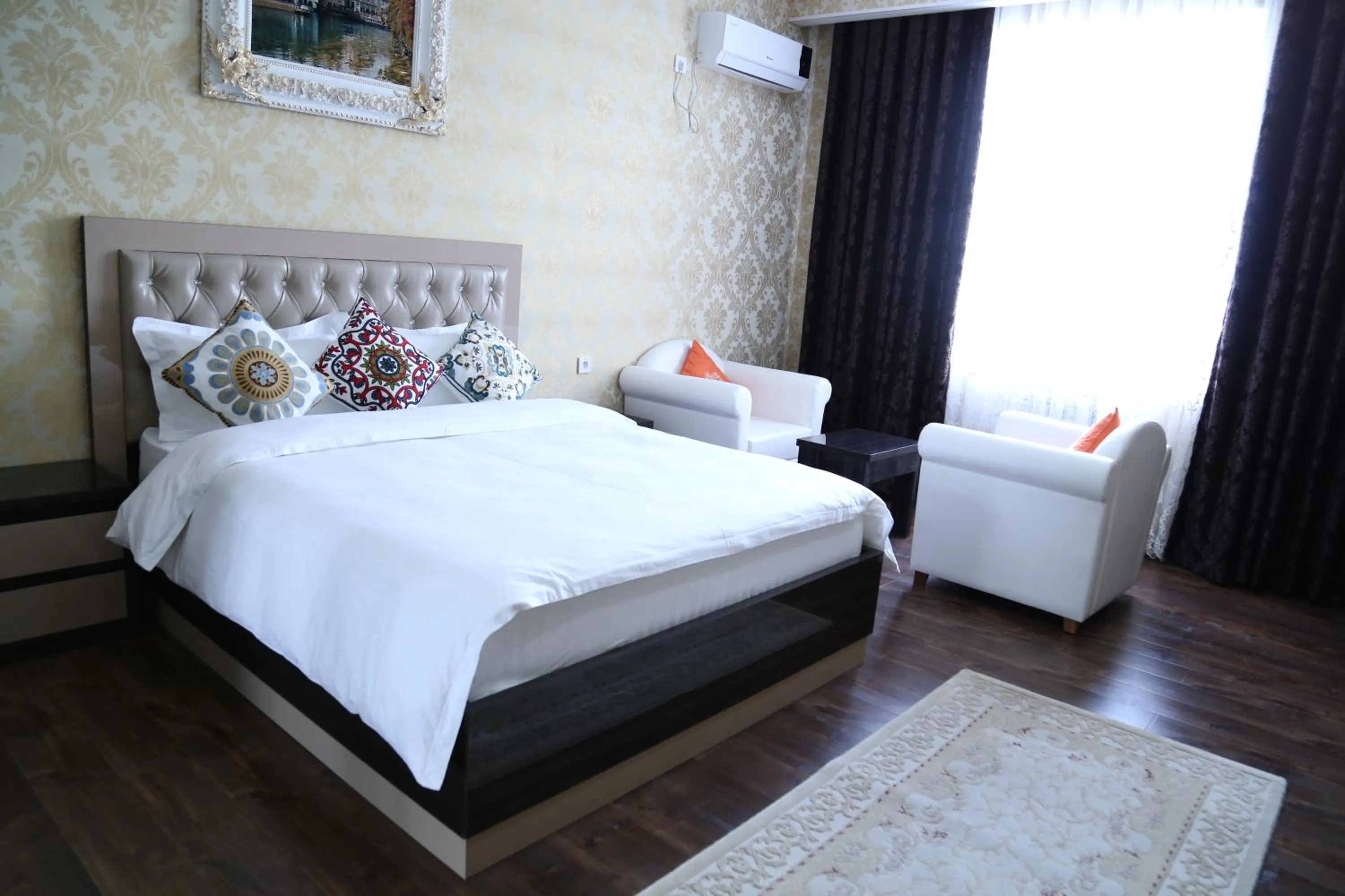 Photo of the whole room, Bed in Sunrise Apartments