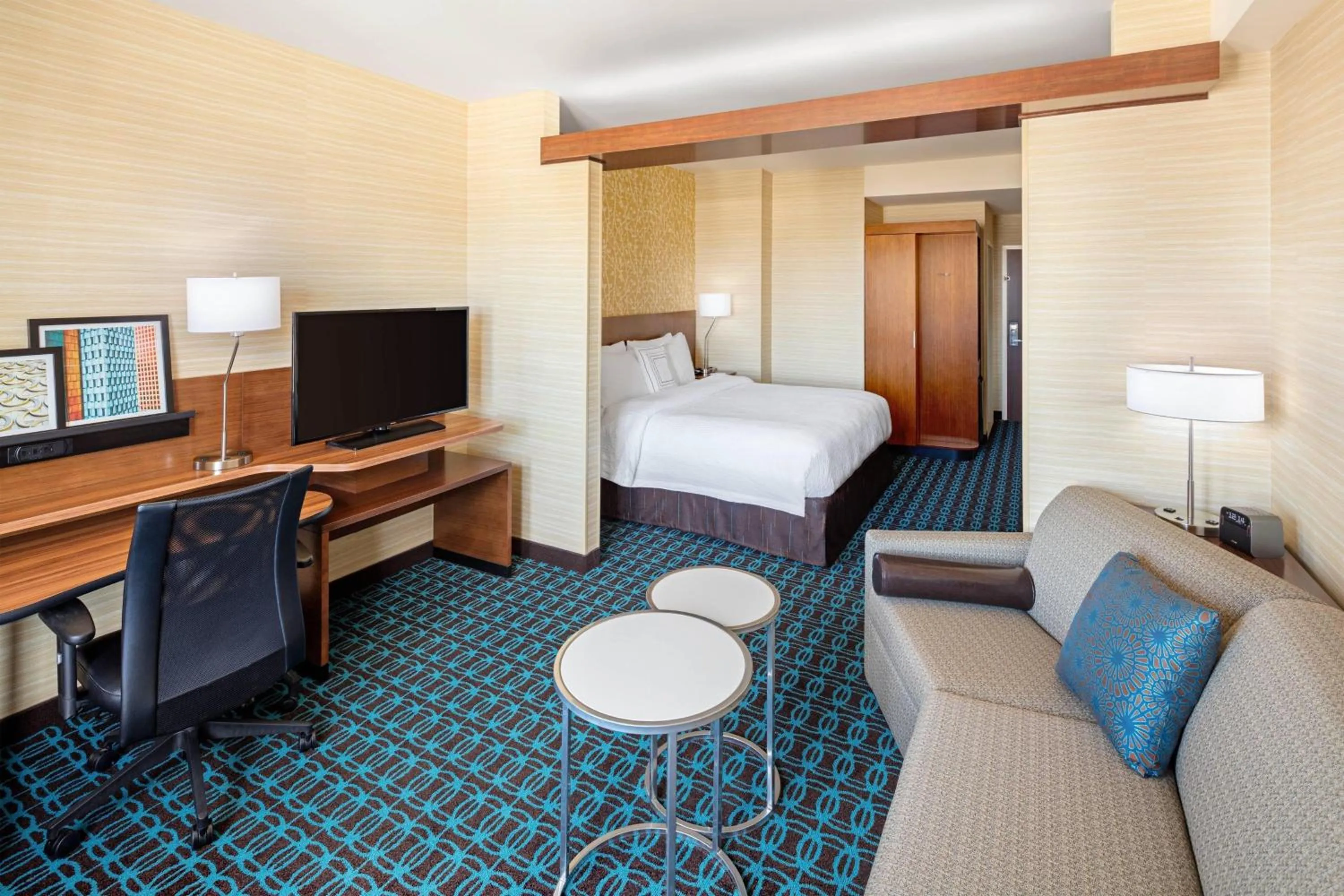 Photo of the whole room, Bed in Fairfield Inn & Suites by Marriott North Bergen