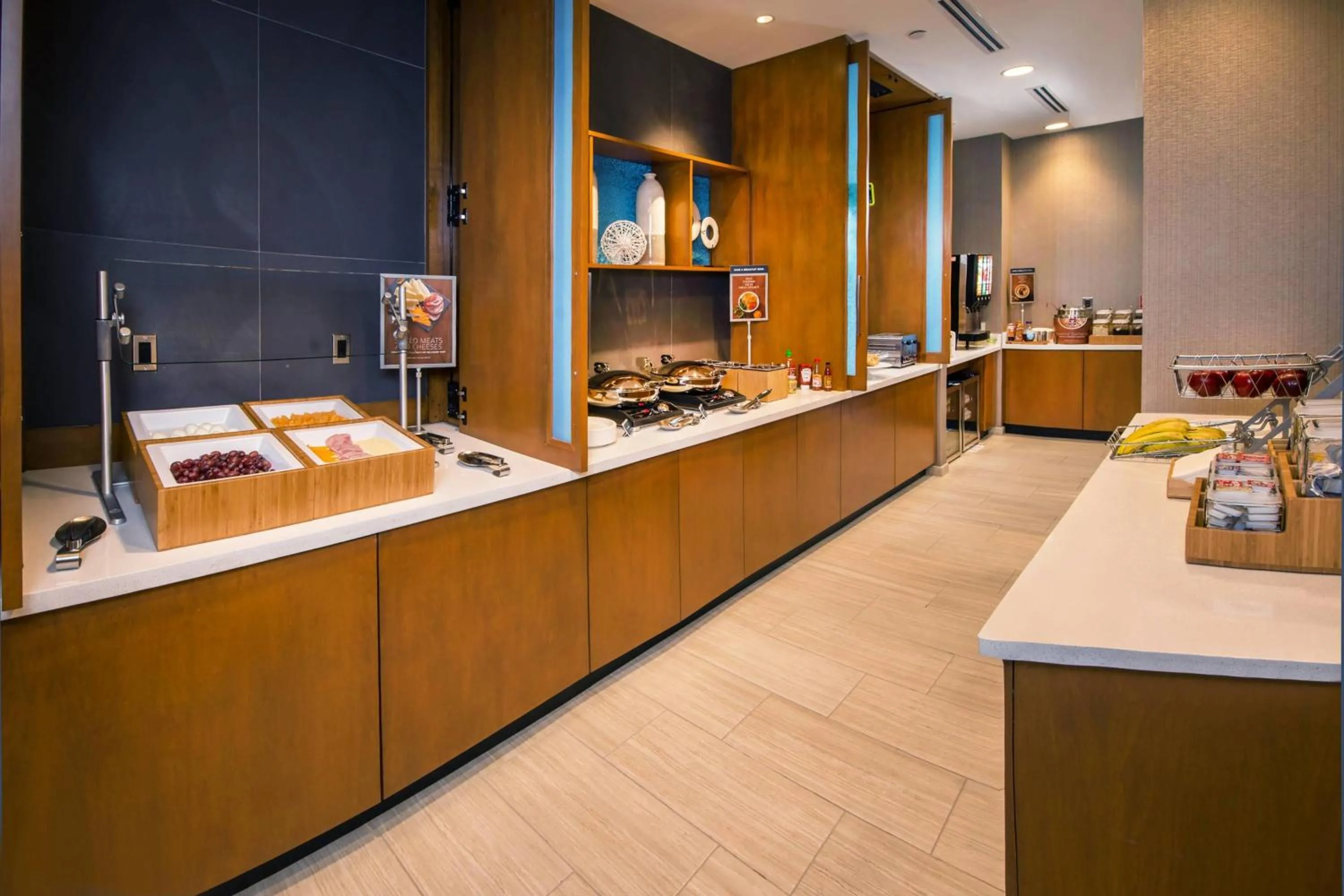 Breakfast in SpringHill Suites by Marriott Gainesville Haymarket