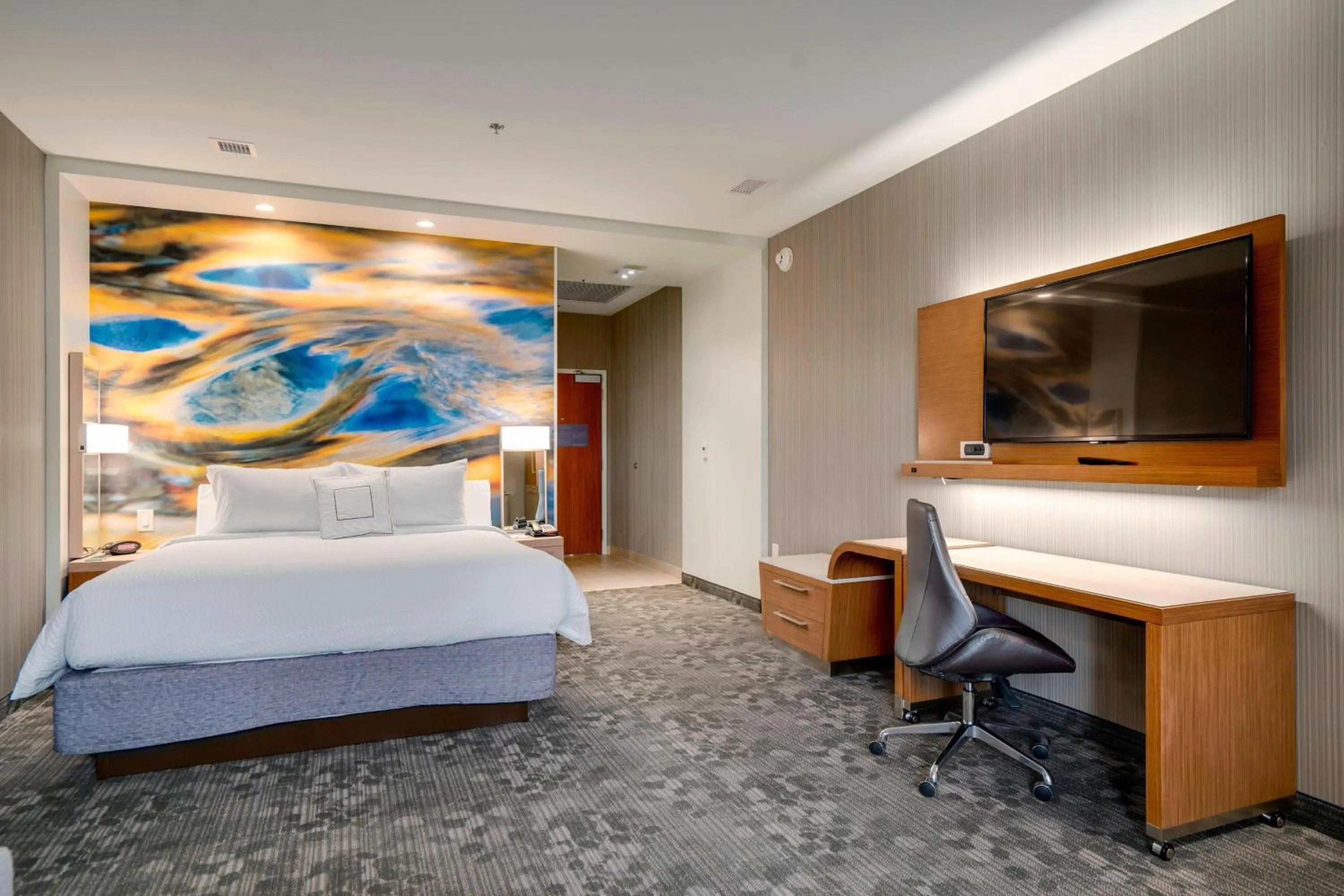 Photo of the whole room, Bed in Courtyard by Marriott Niagara Falls, USA