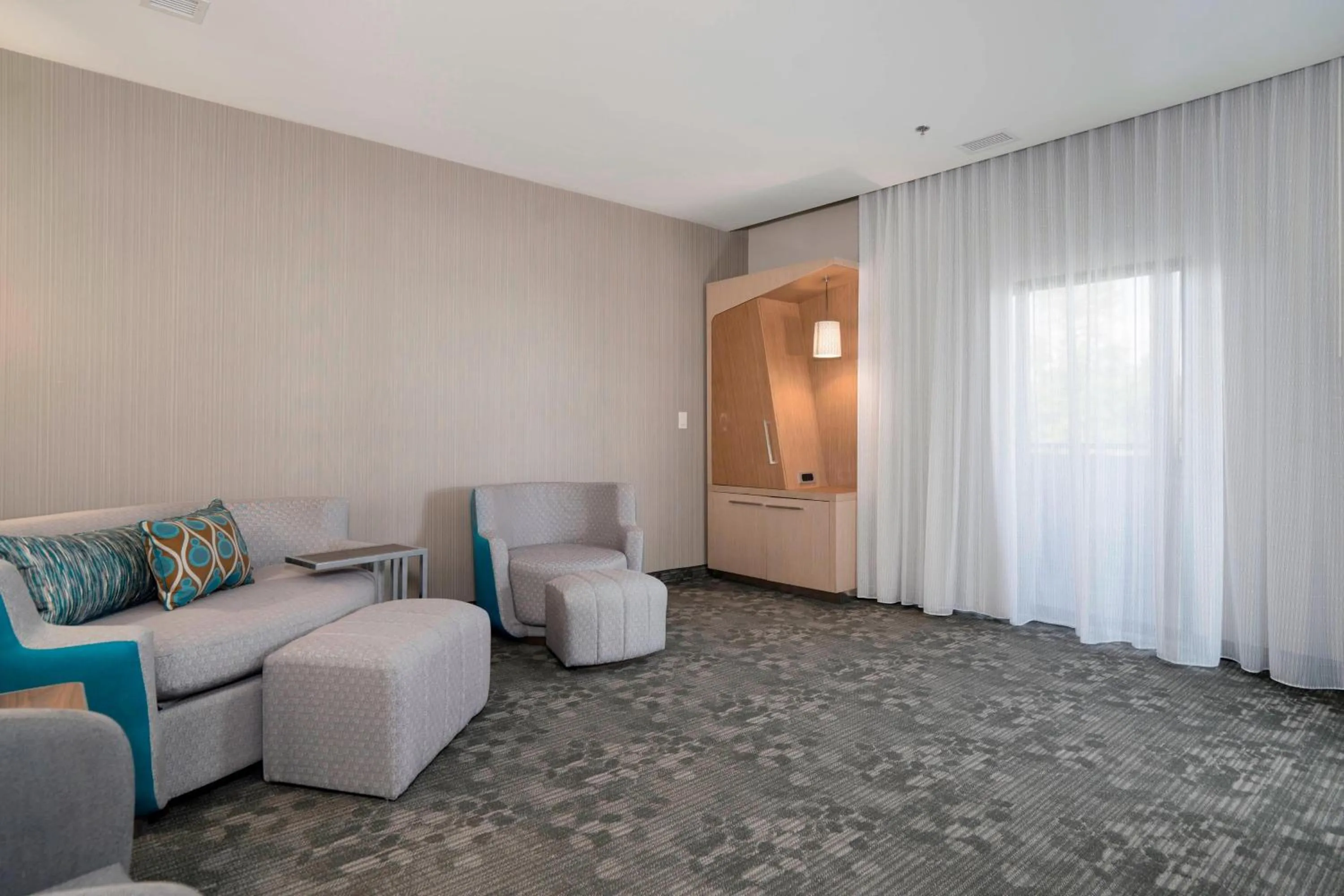 Living room in Courtyard by Marriott Niagara Falls, USA