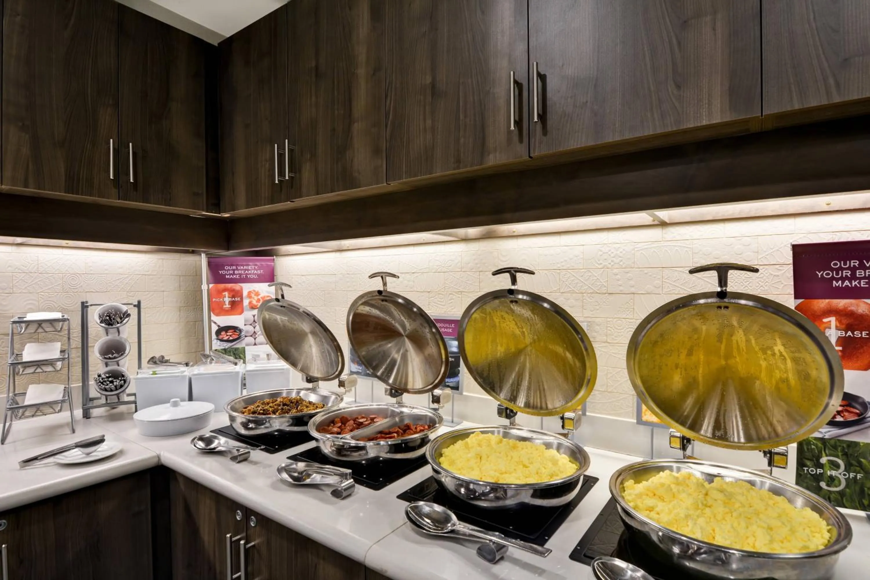 Breakfast in Residence Inn by Marriott Milwaukee North/Glendale