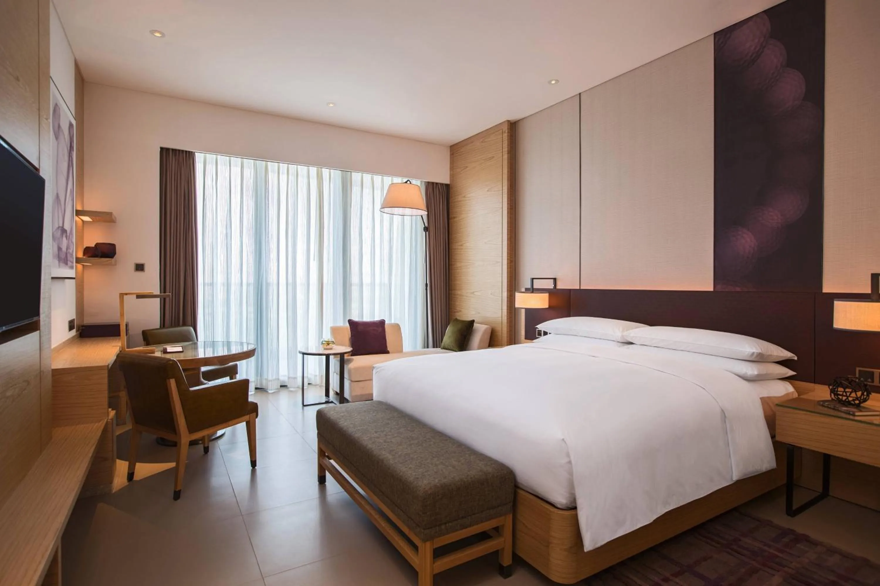 Photo of the whole room, Bed in Renaissance Haikou Hotel