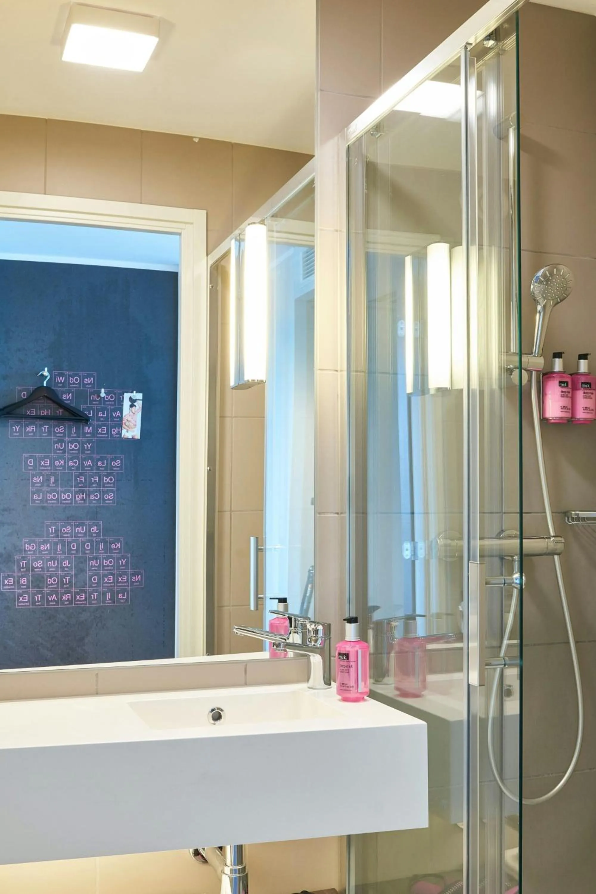 Bathroom in Moxy Ludwigshafen