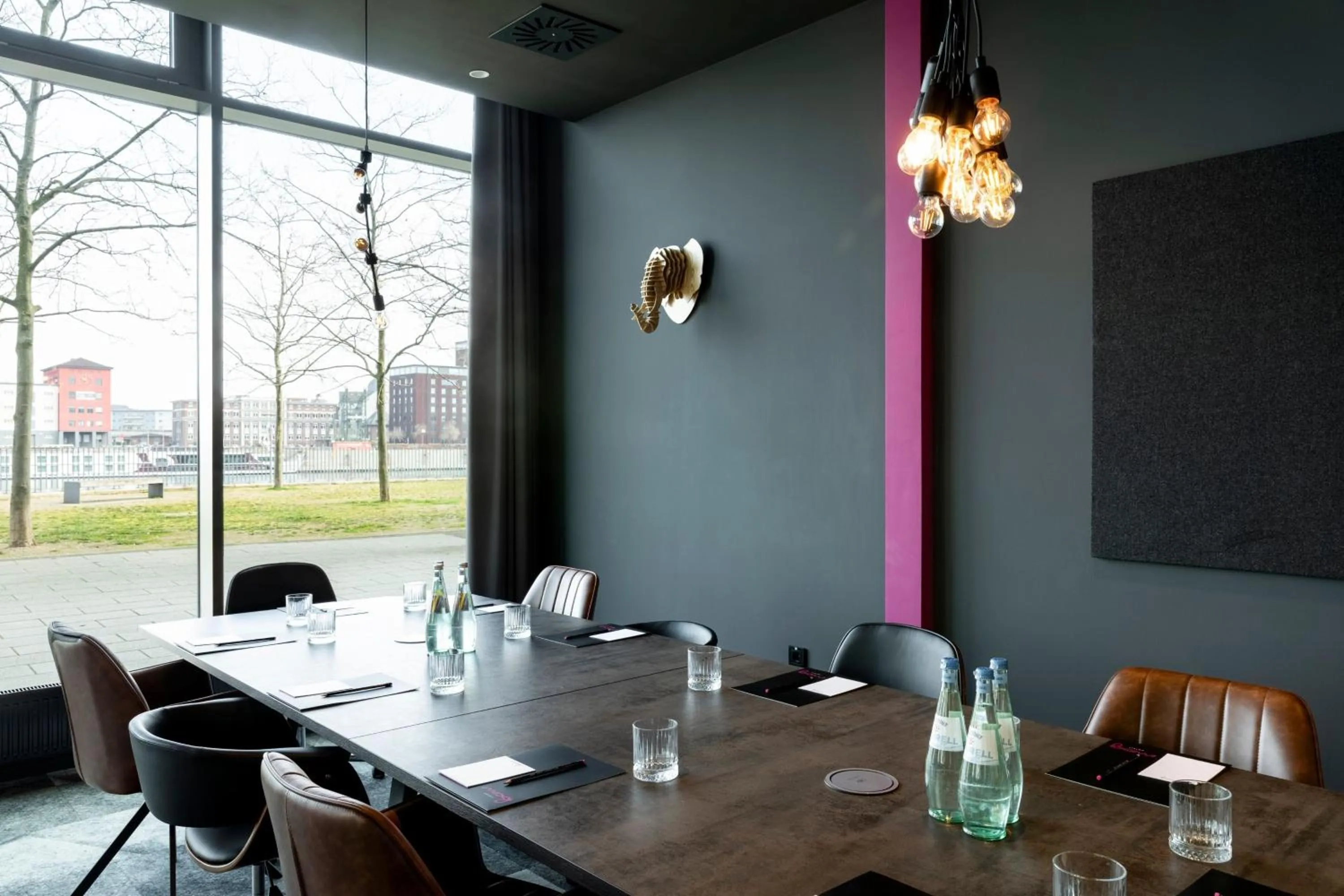 Meeting/conference room in Moxy Ludwigshafen