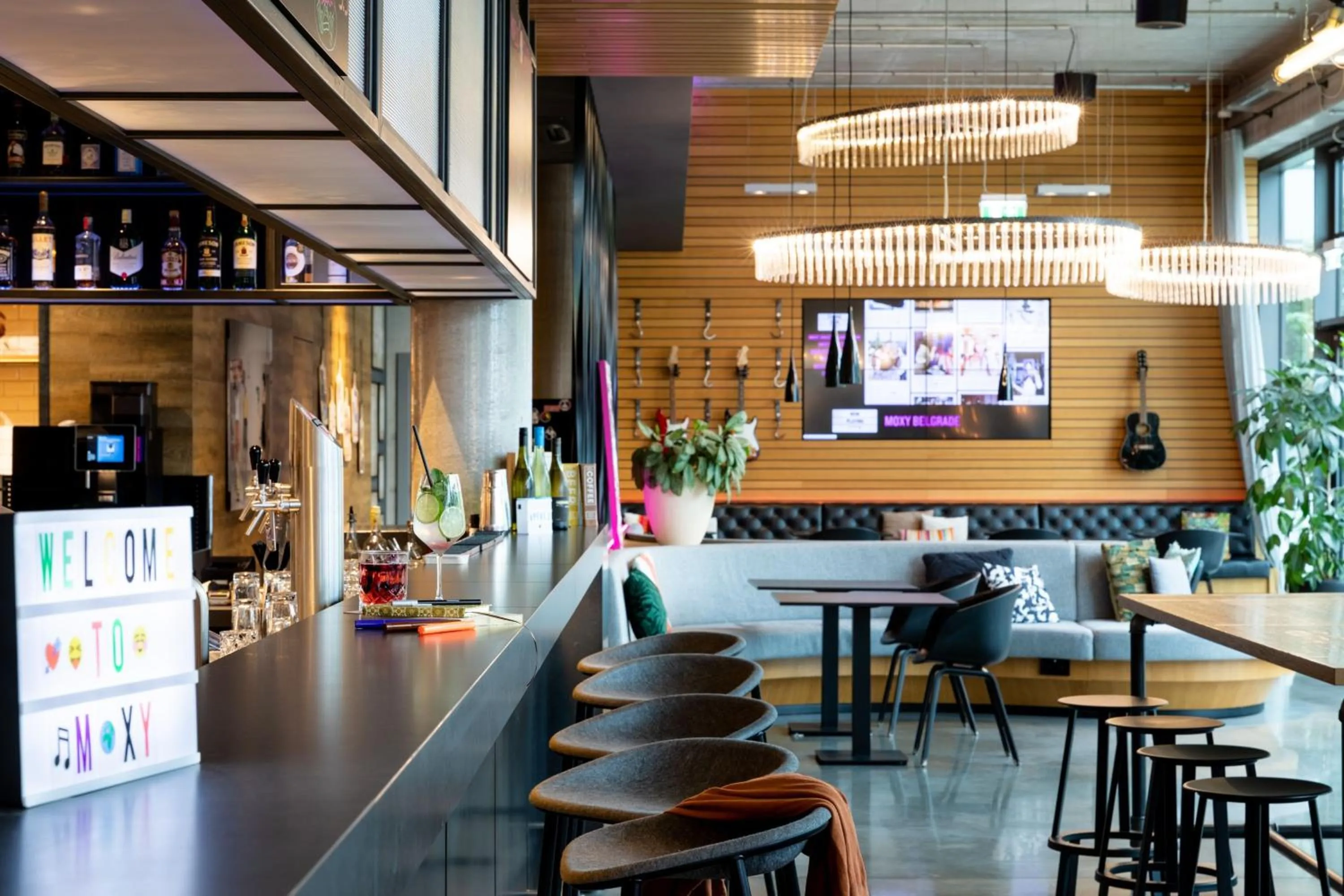 Lounge or bar in Moxy Ludwigshafen