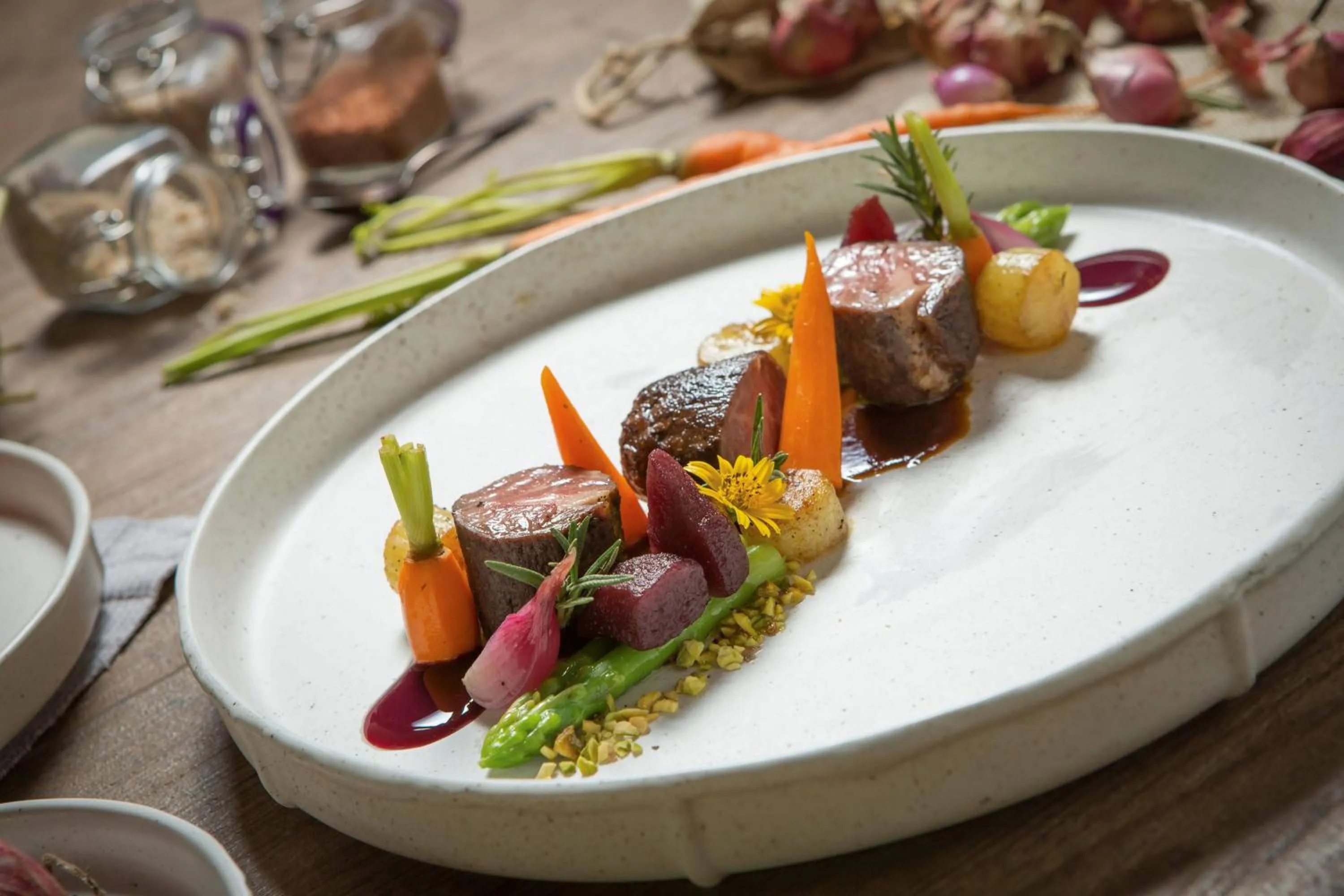 Lounge or bar in Renaissance Pattaya Resort & Spa