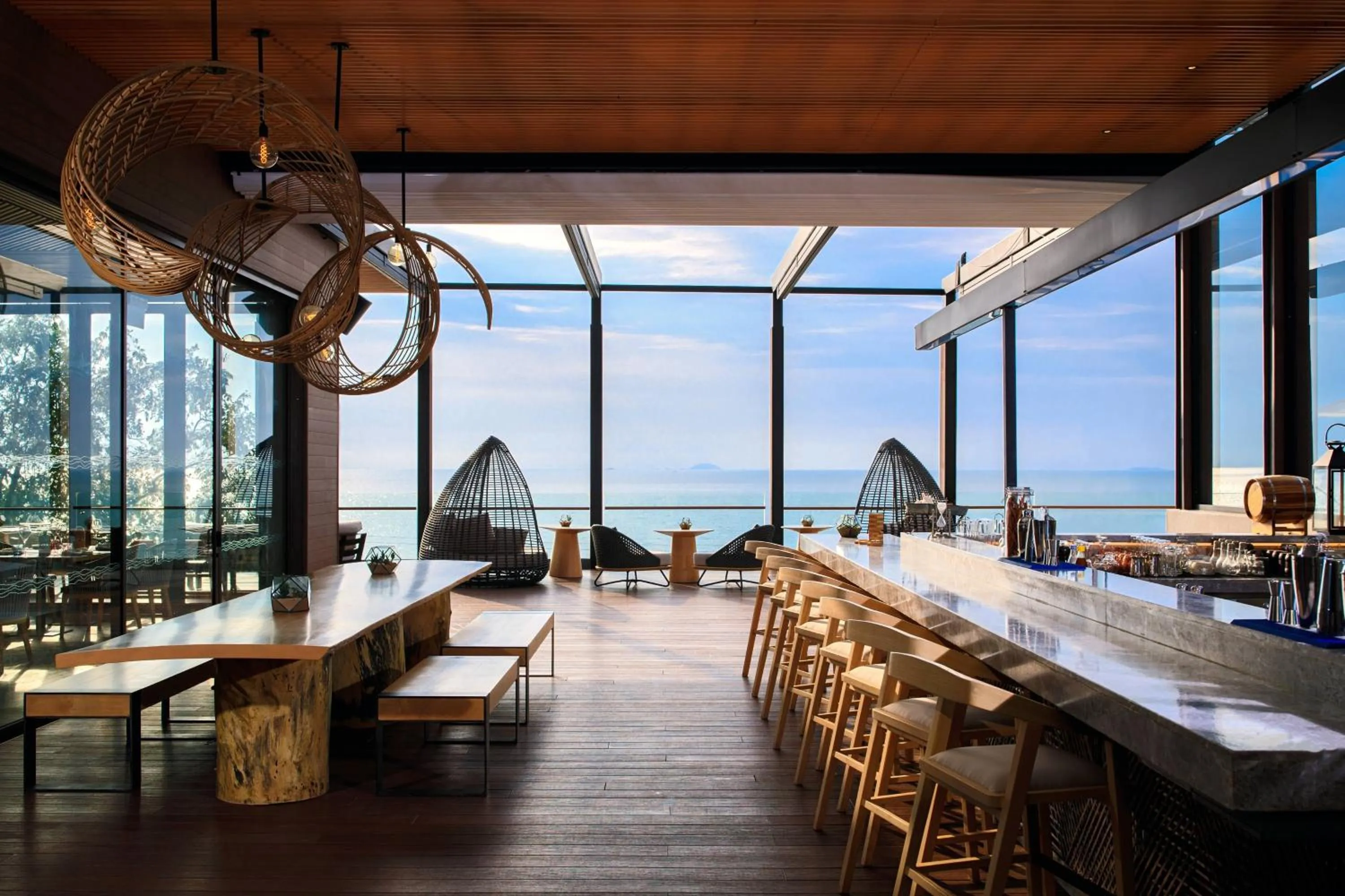 Lounge or bar in Renaissance Pattaya Resort & Spa