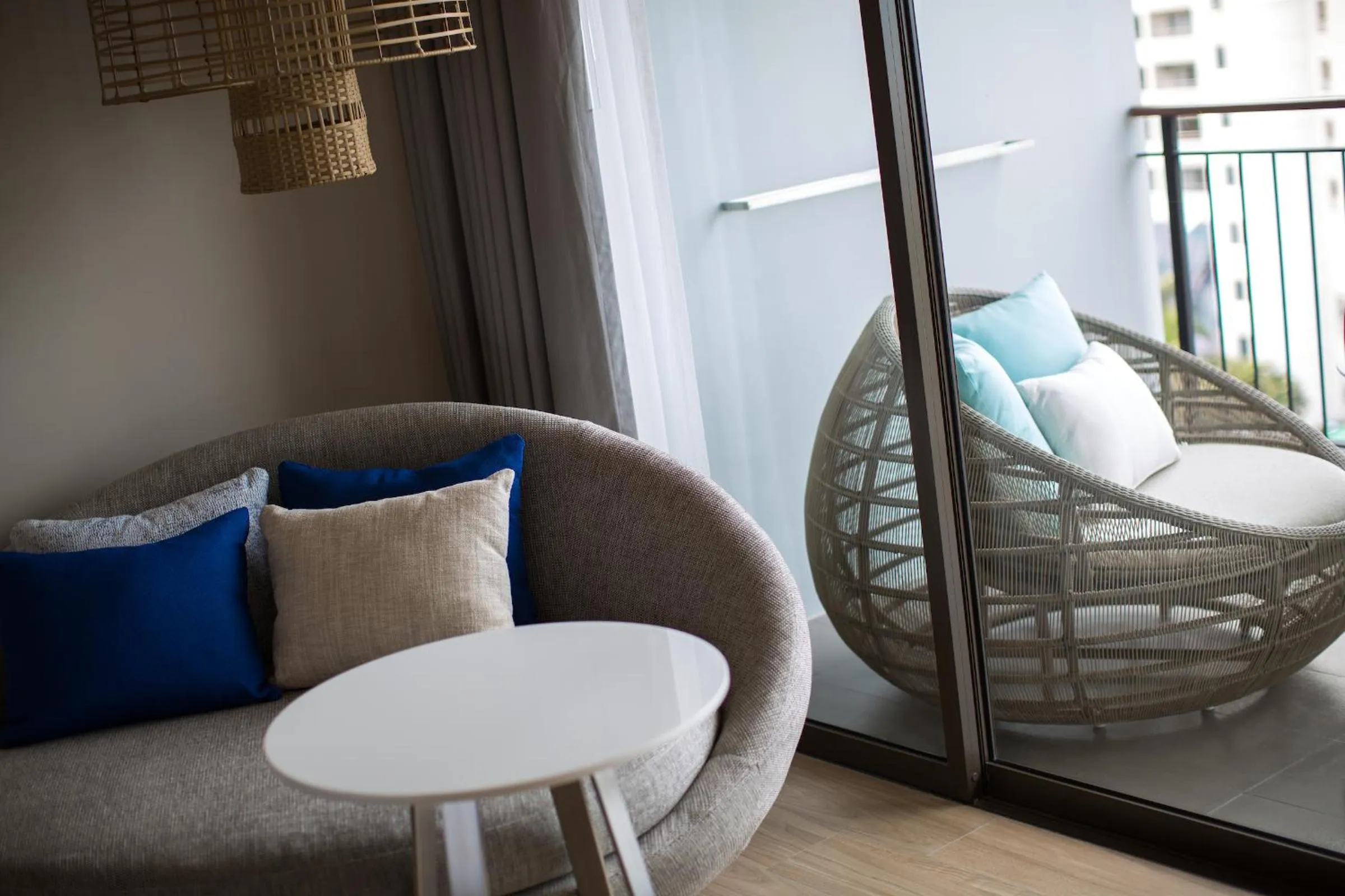 Seating area in Renaissance Pattaya Resort & Spa