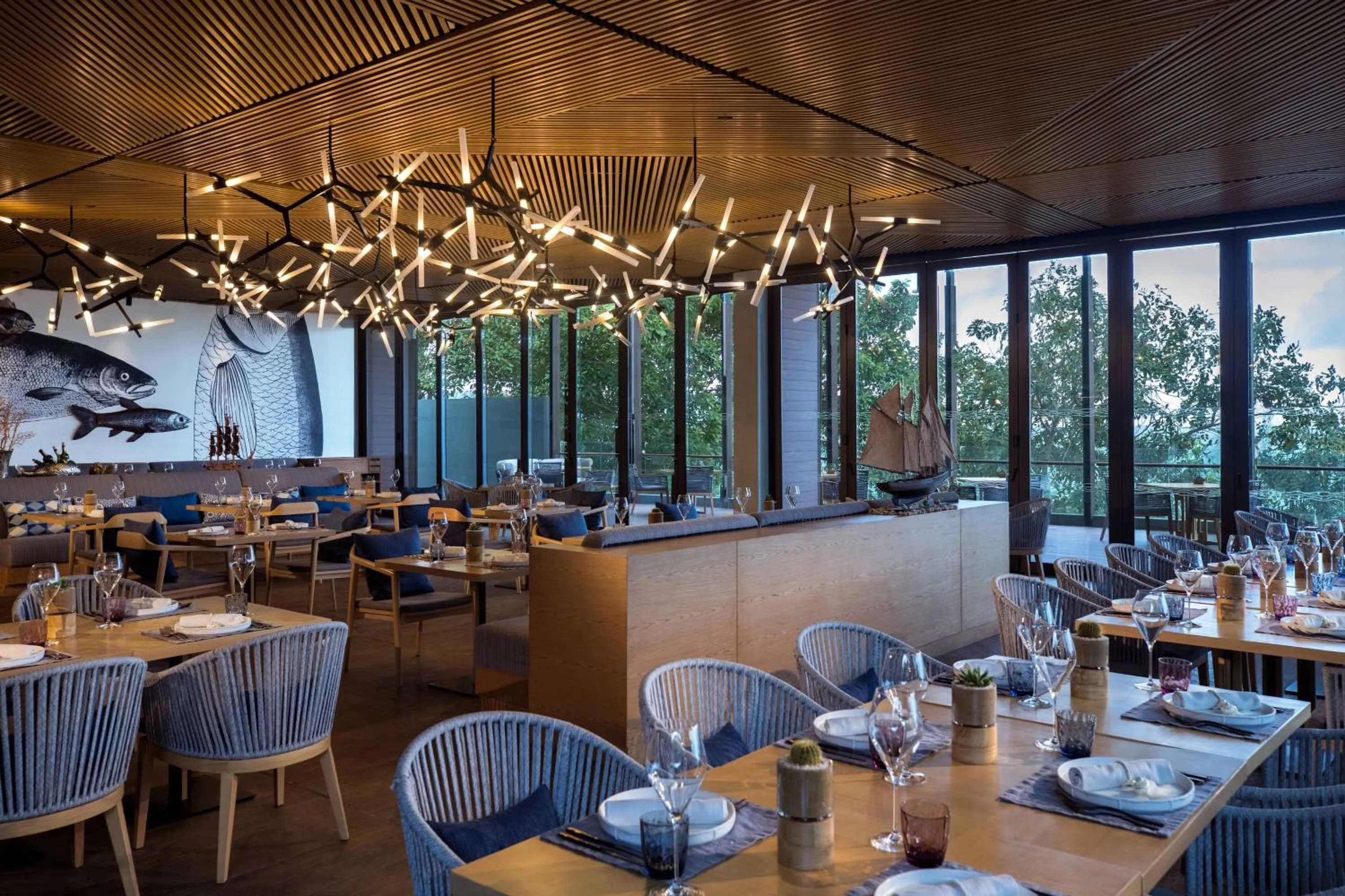 Lounge or bar in Renaissance Pattaya Resort & Spa