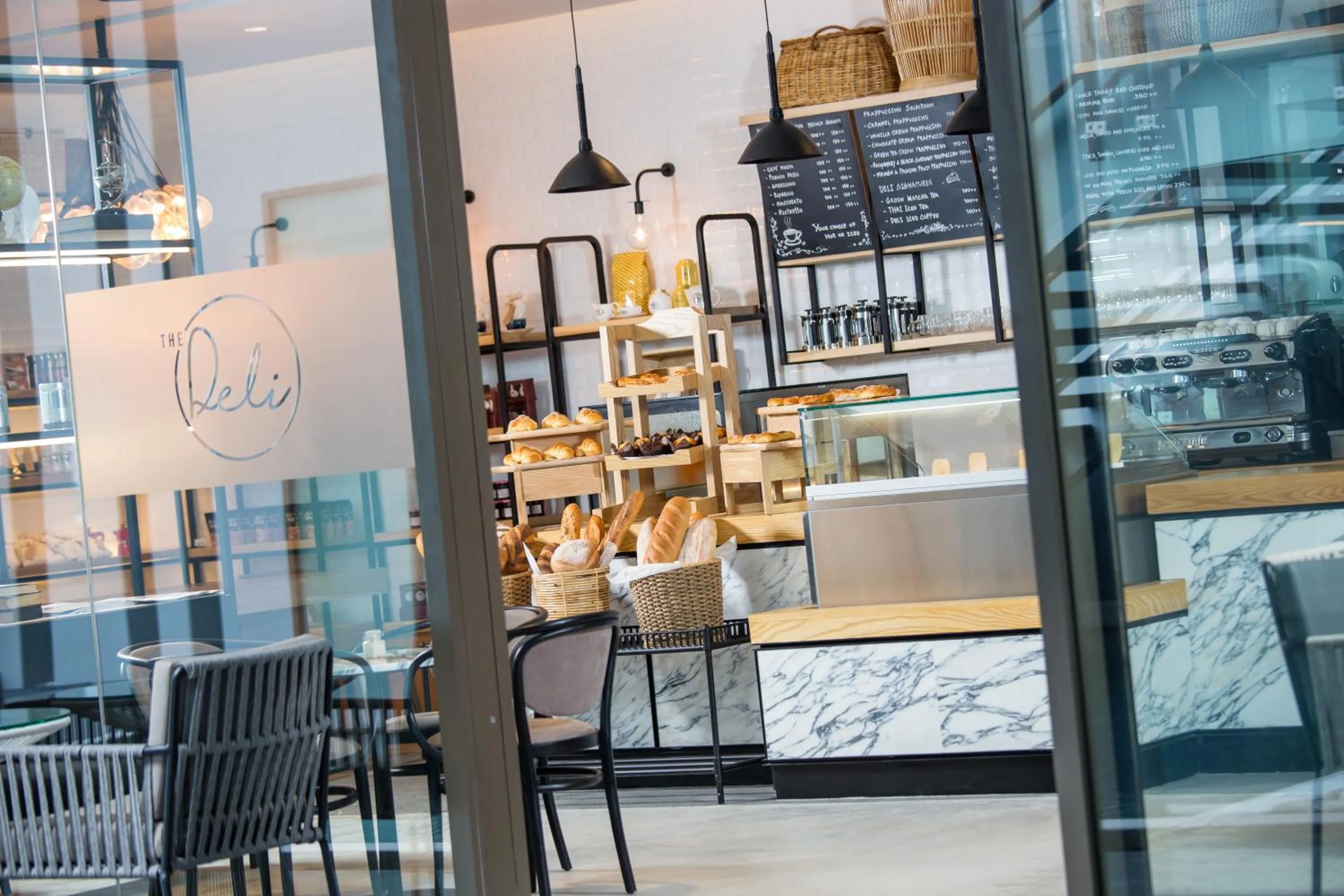 Restaurant/places to eat in Renaissance Pattaya Resort & Spa