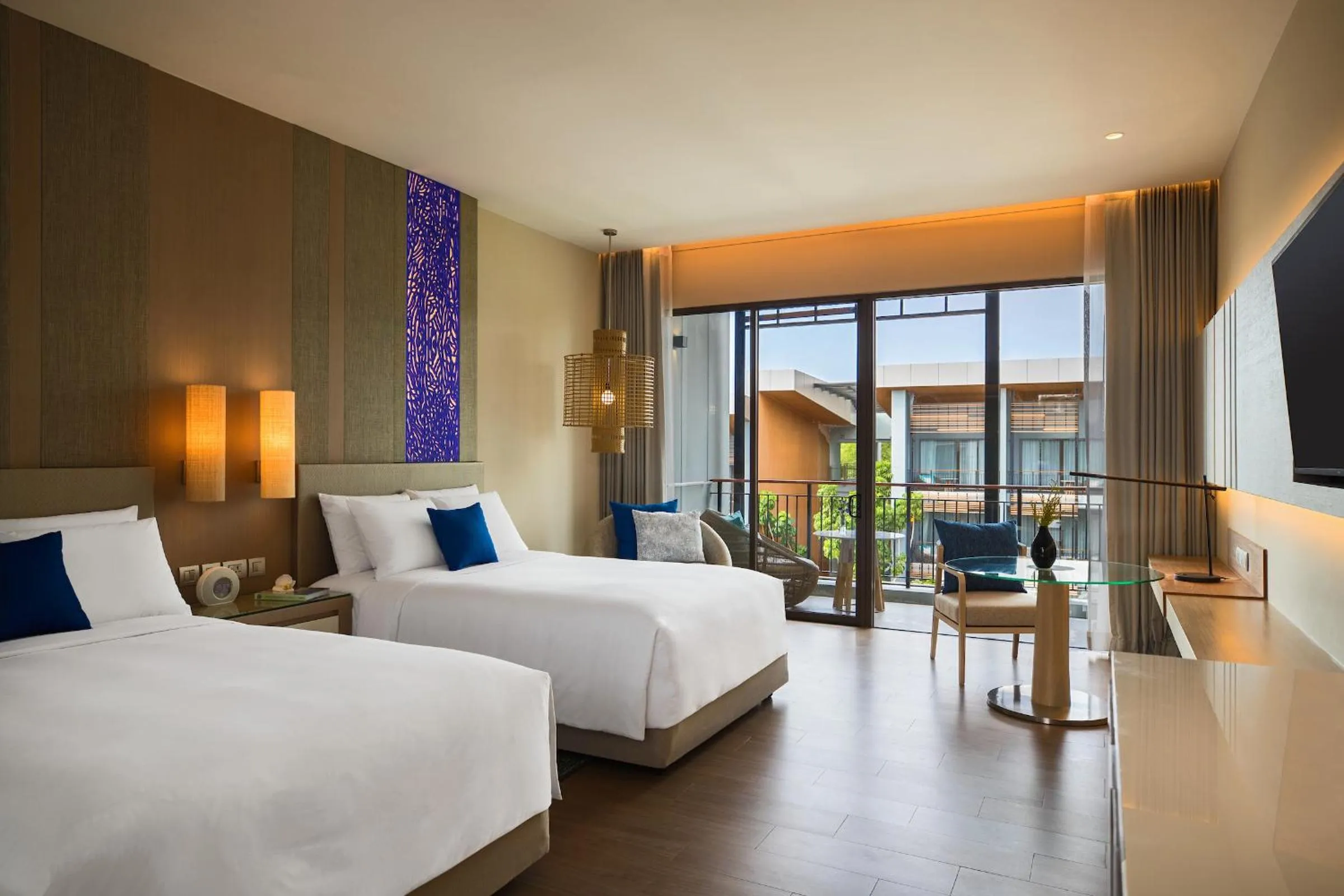 Bed in Renaissance Pattaya Resort & Spa