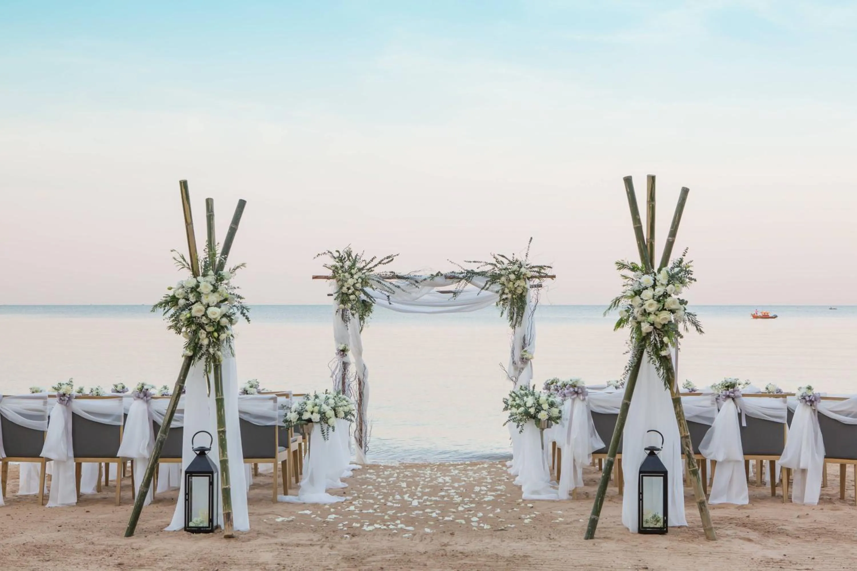 Beach in Renaissance Pattaya Resort & Spa