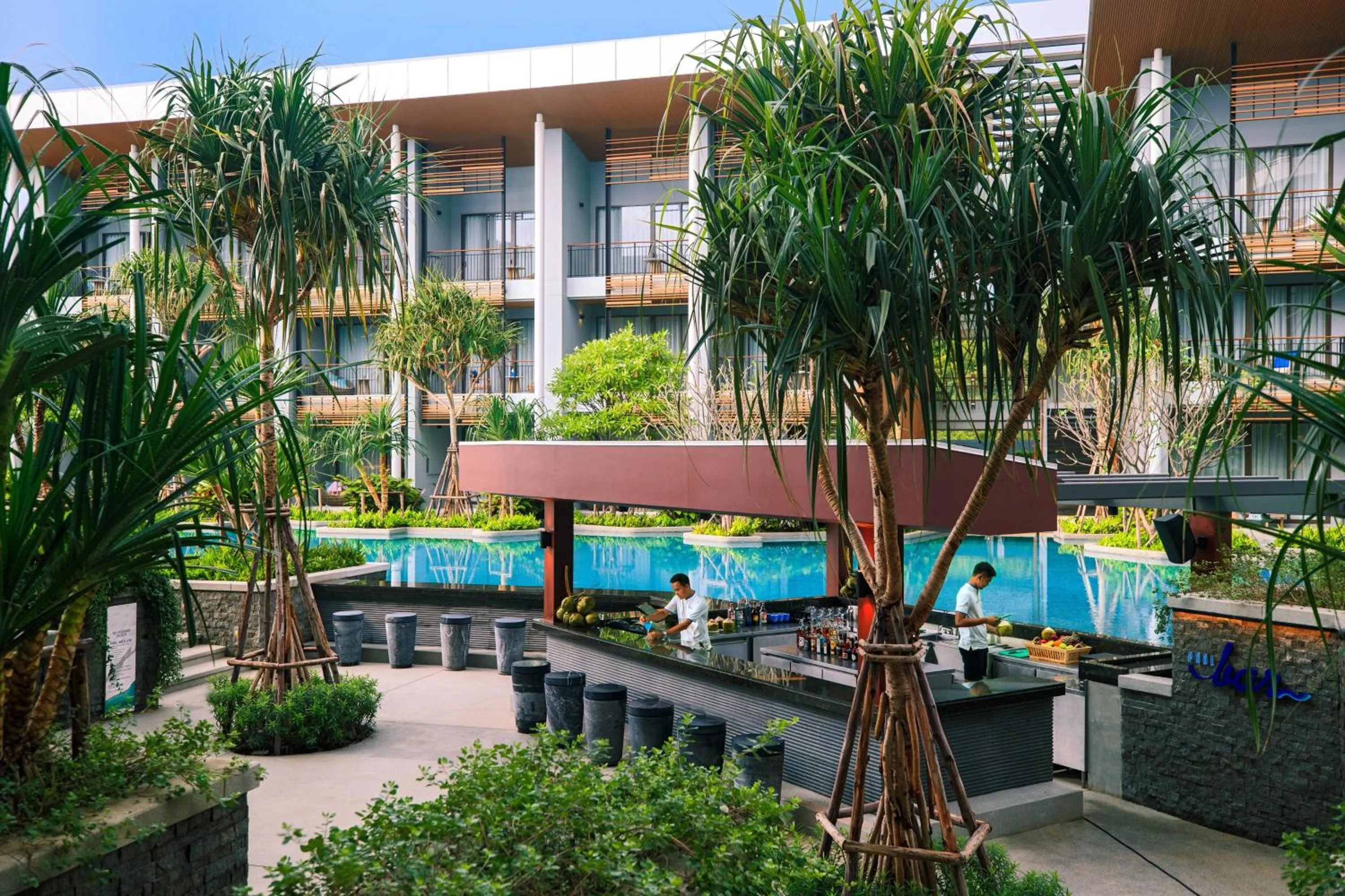 Swimming pool in Renaissance Pattaya Resort & Spa