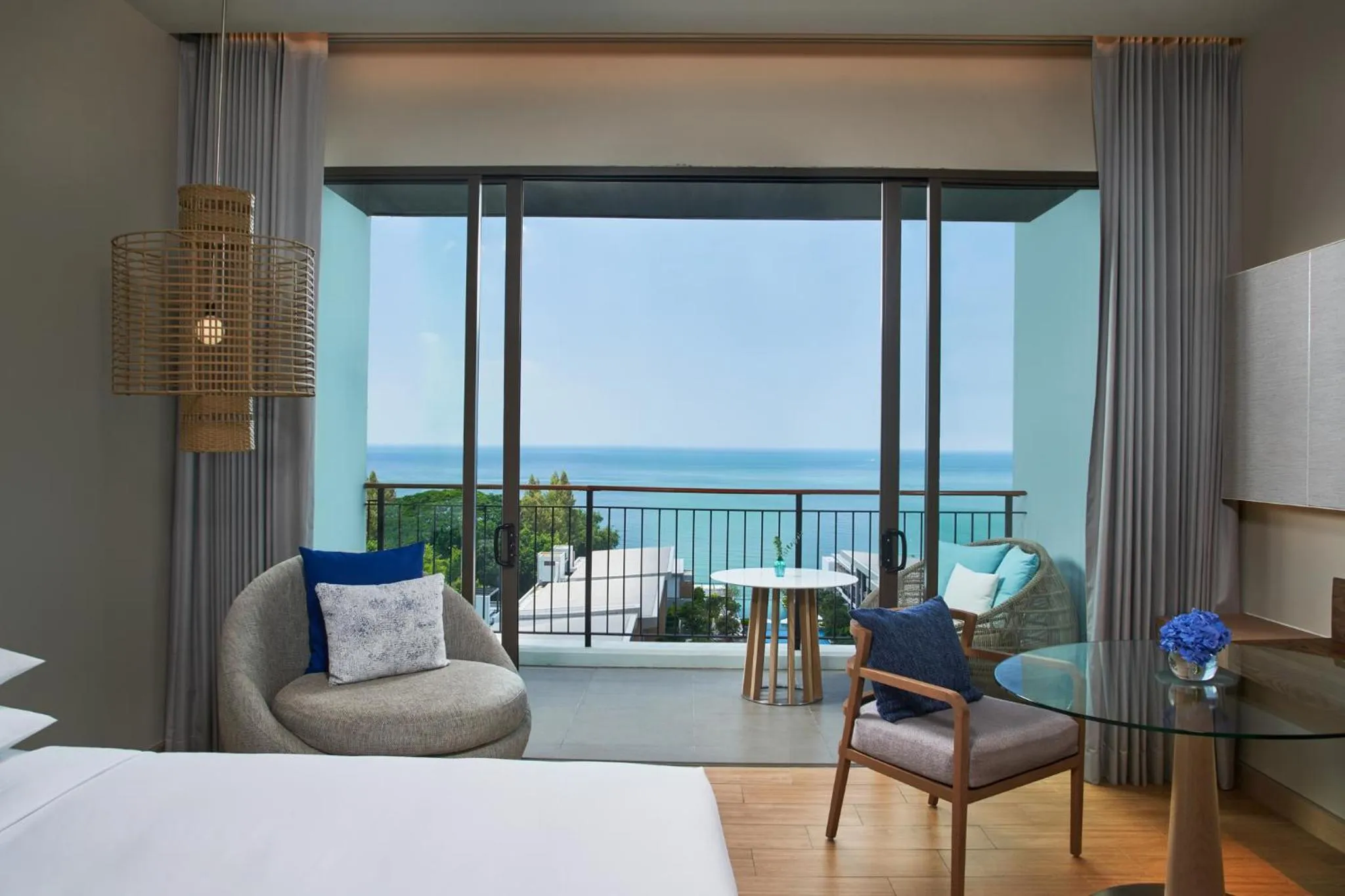 View (from property/room), Bed in Renaissance Pattaya Resort & Spa