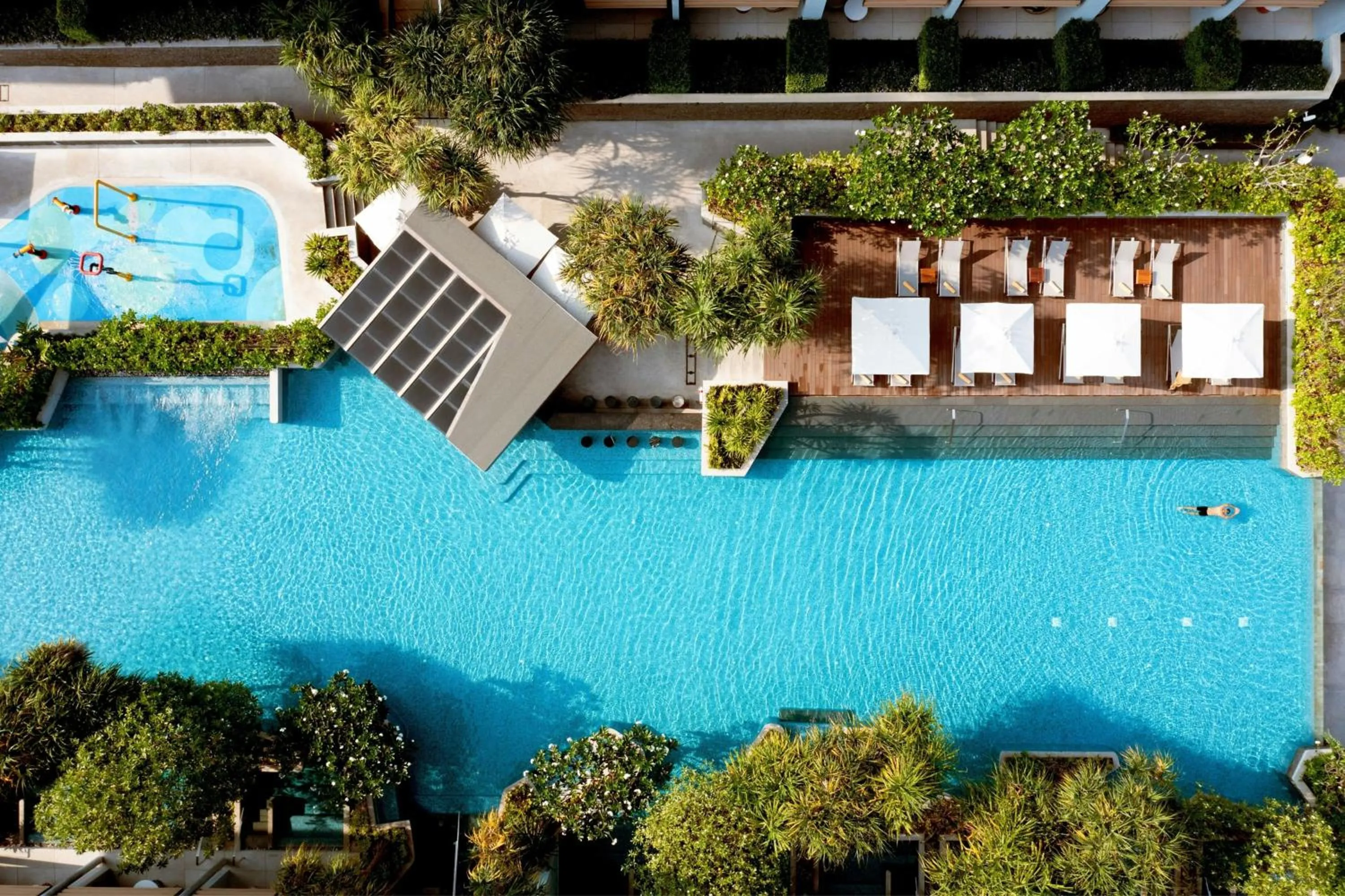 Swimming pool in Renaissance Pattaya Resort & Spa