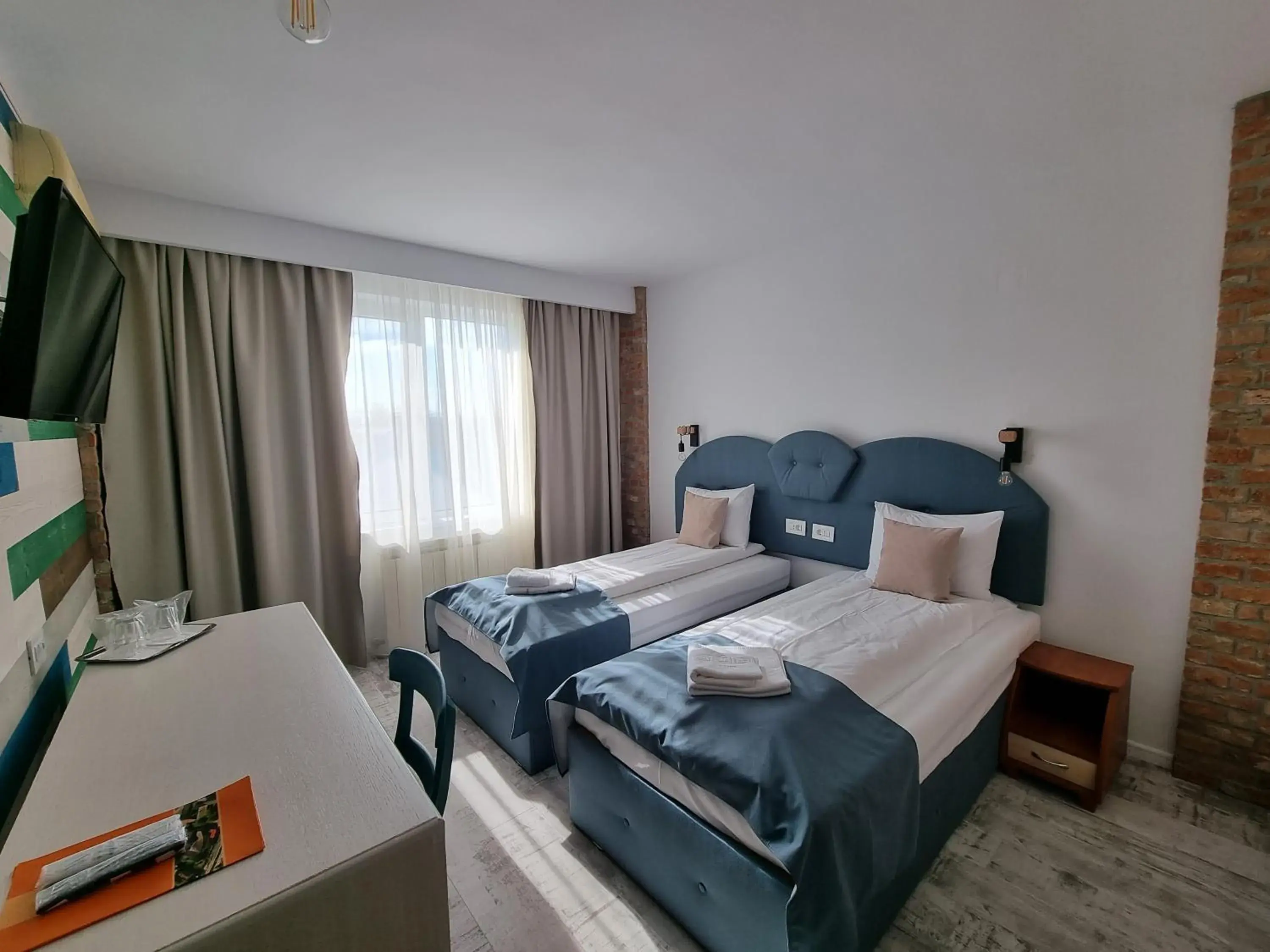 Twin Room Hotel in Hotel Sunrise si Satul Pescaresc Twin Room Hotel in Hotel Sunrise si Satul Pescaresc