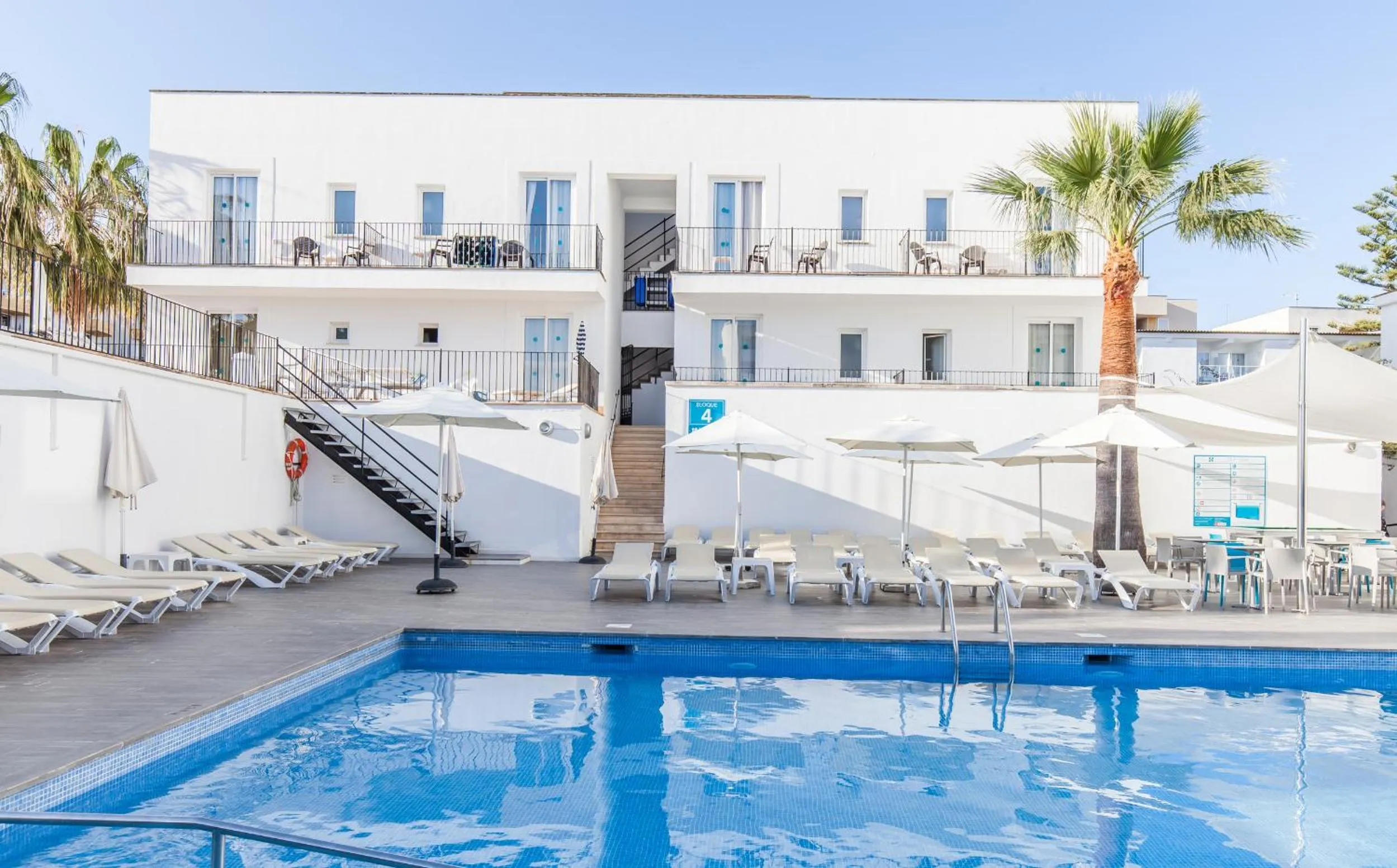 Swimming pool in BLUESEA Cala Millor