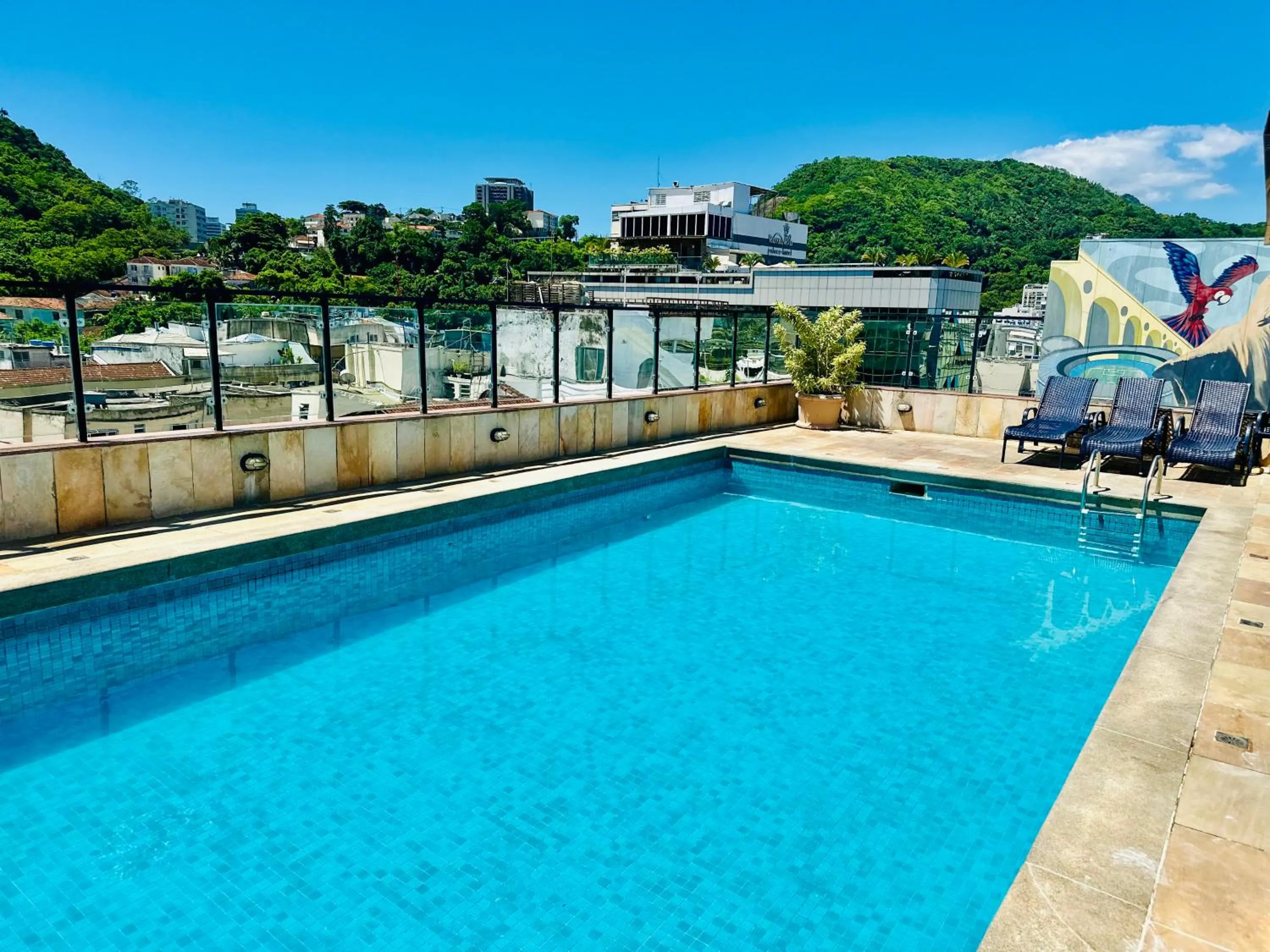 Swimming pool in Copacabana Mar Hotel