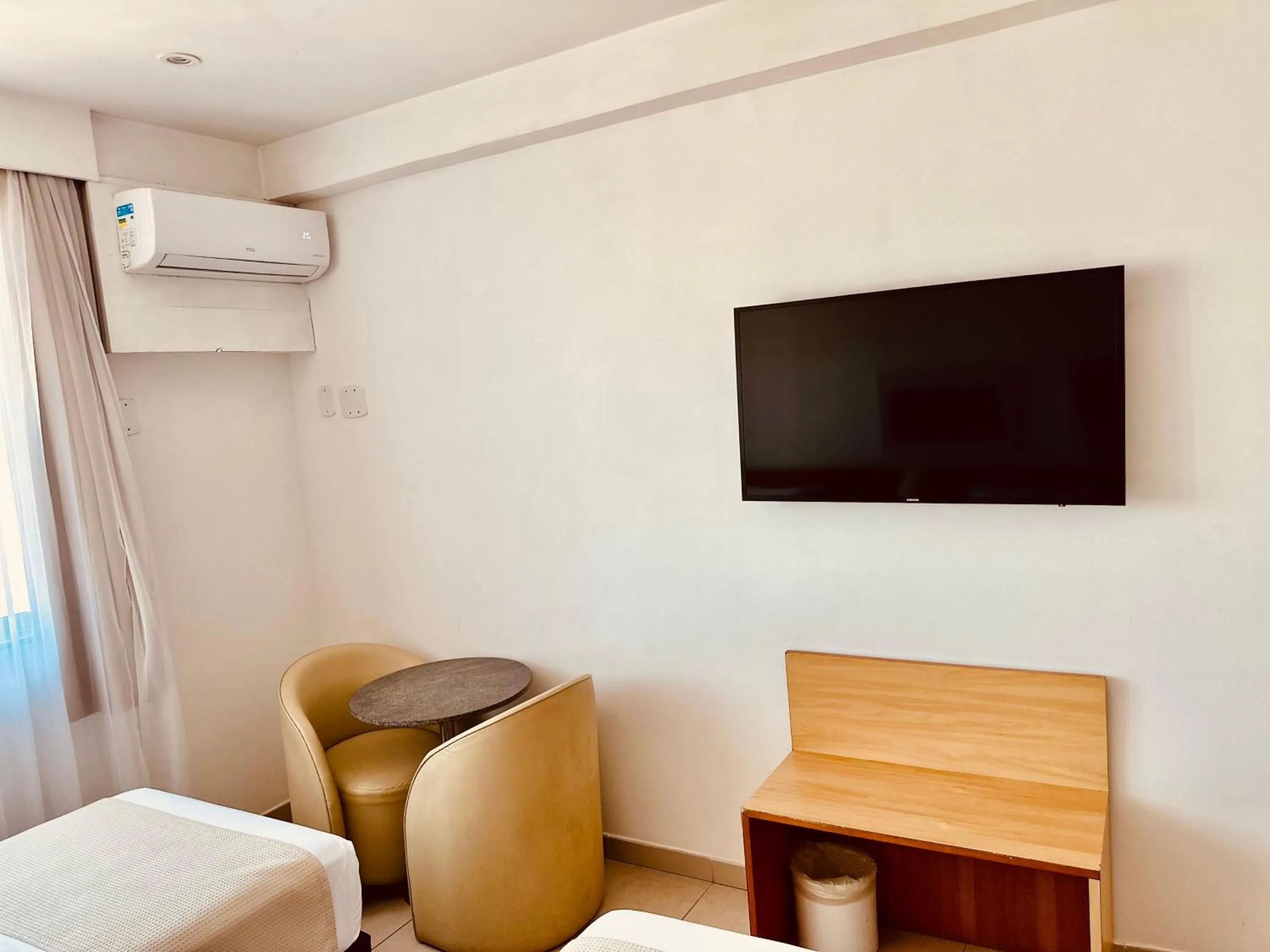 TV and multimedia in Copacabana Mar Hotel