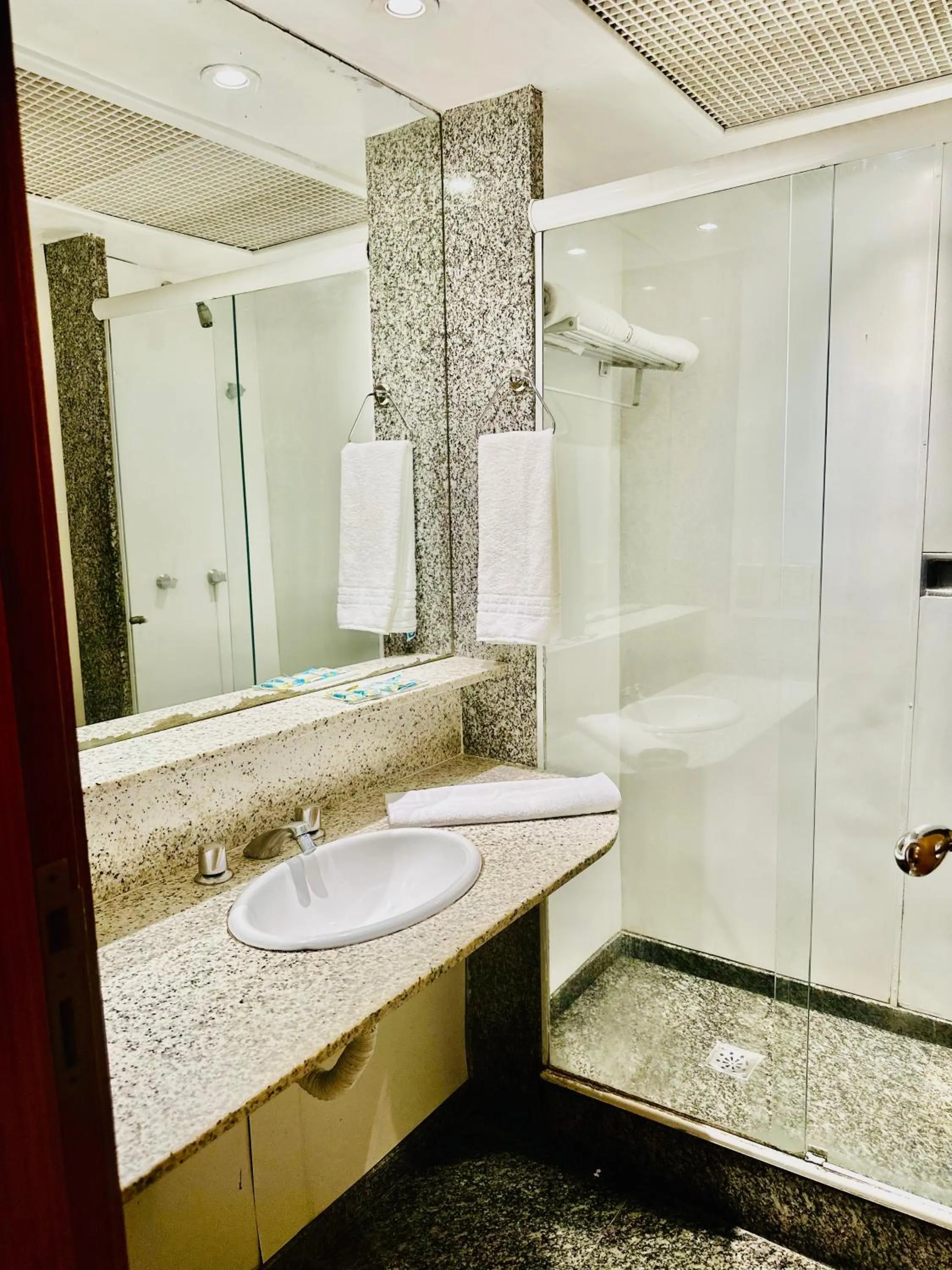 Shower in Copacabana Mar Hotel