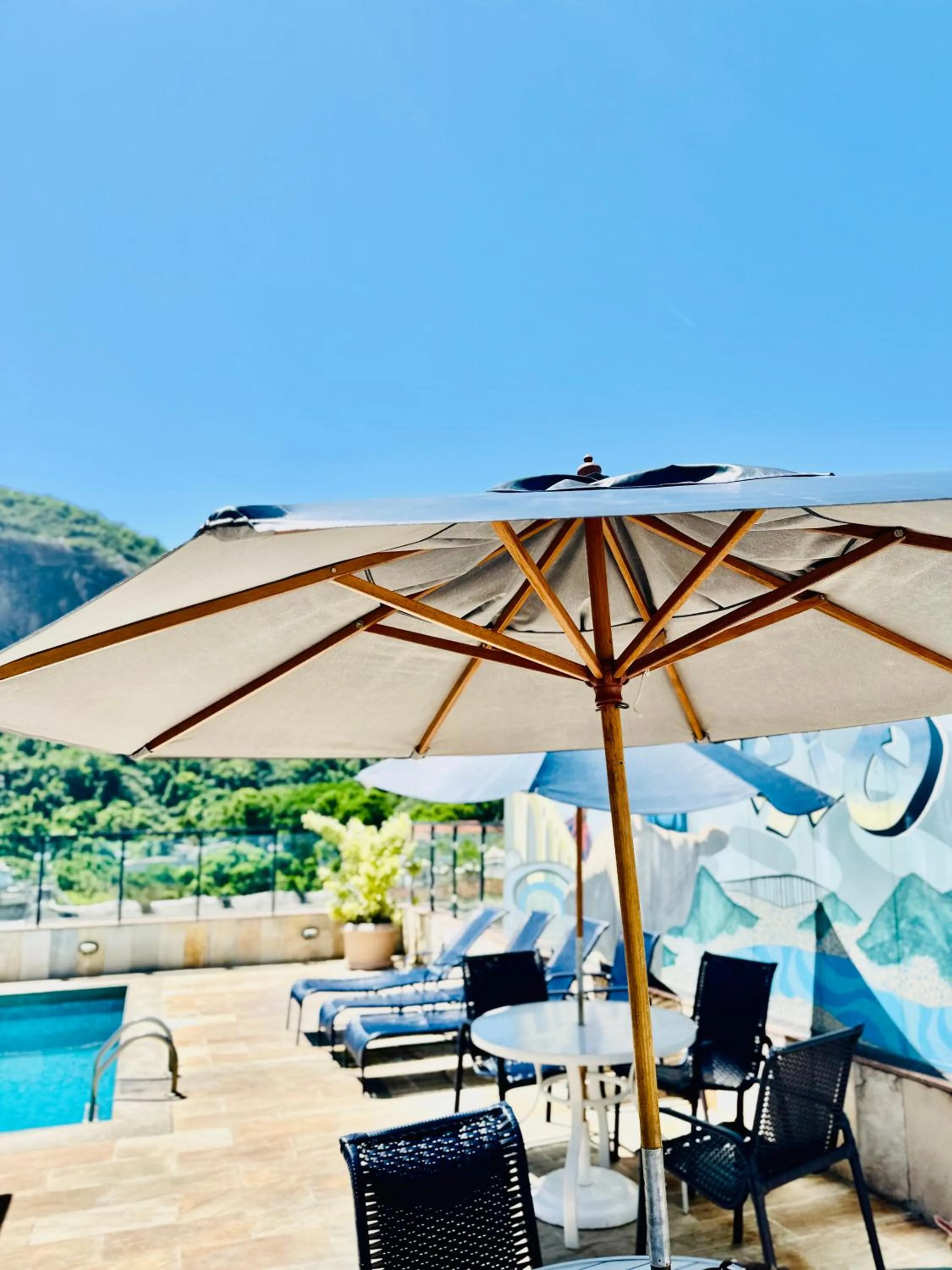 Swimming pool in Copacabana Mar Hotel