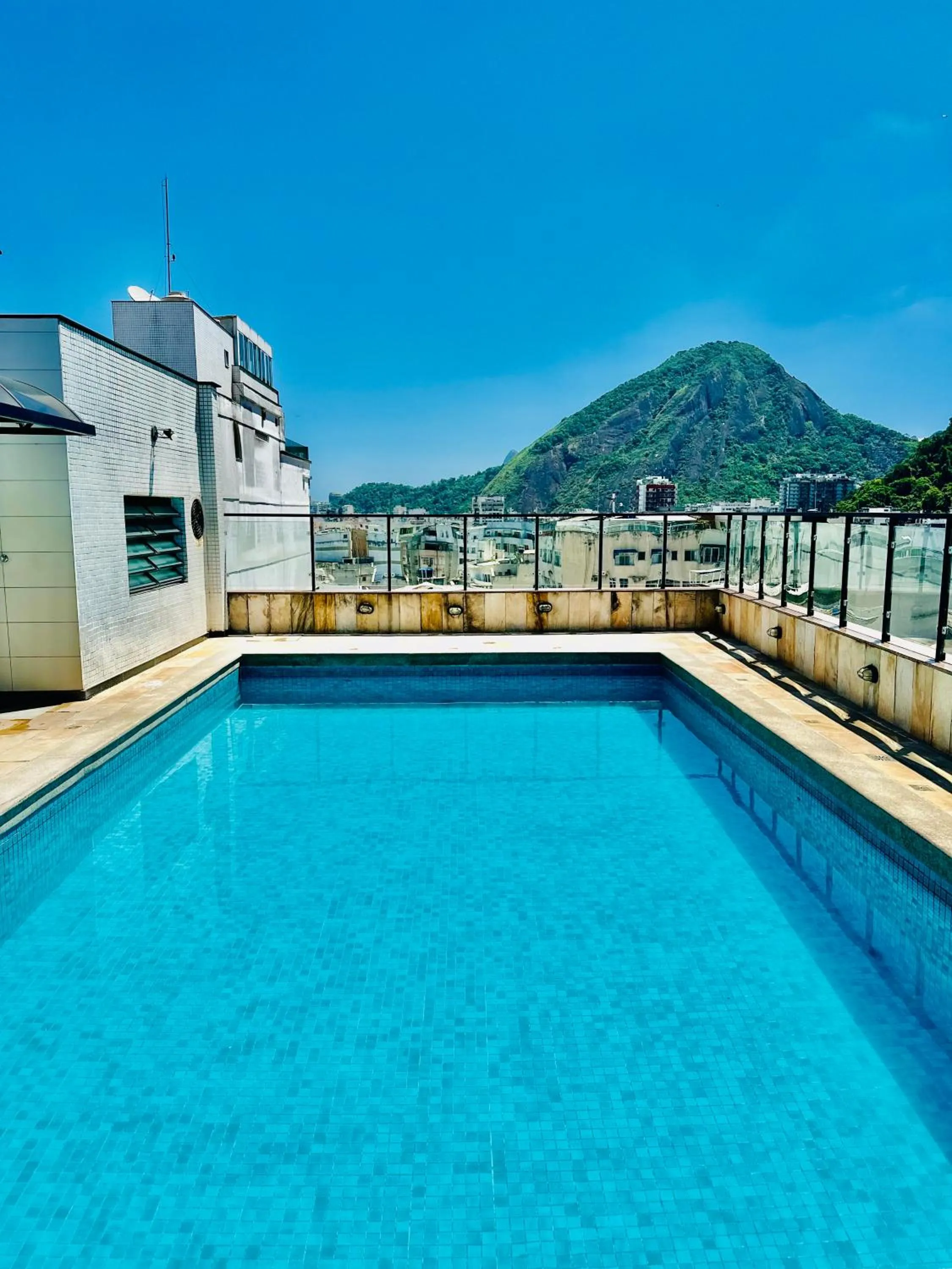 Swimming pool in Copacabana Mar Hotel