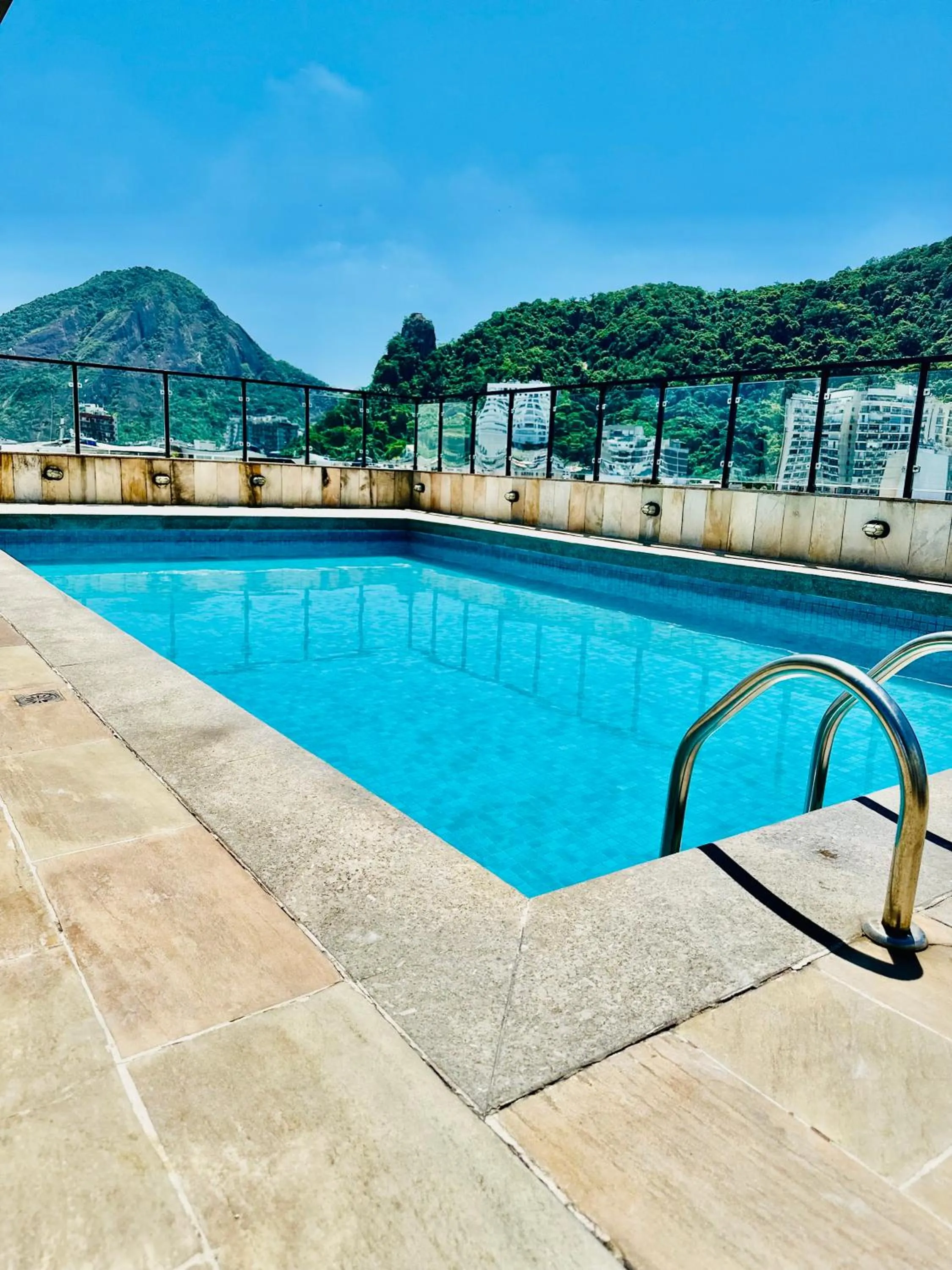 Swimming pool in Copacabana Mar Hotel