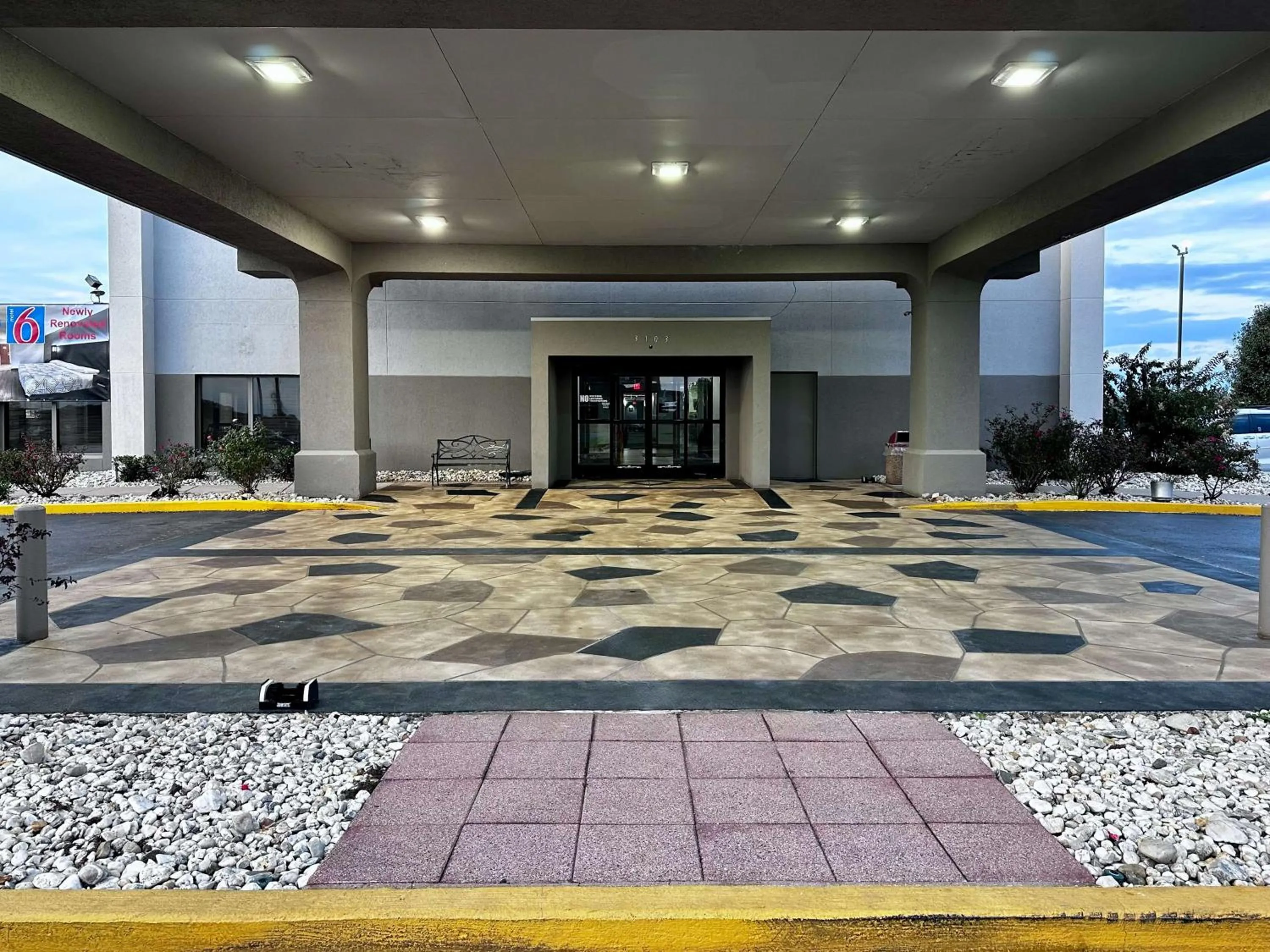 Property building in Motel 6-Pine Bluff, AR