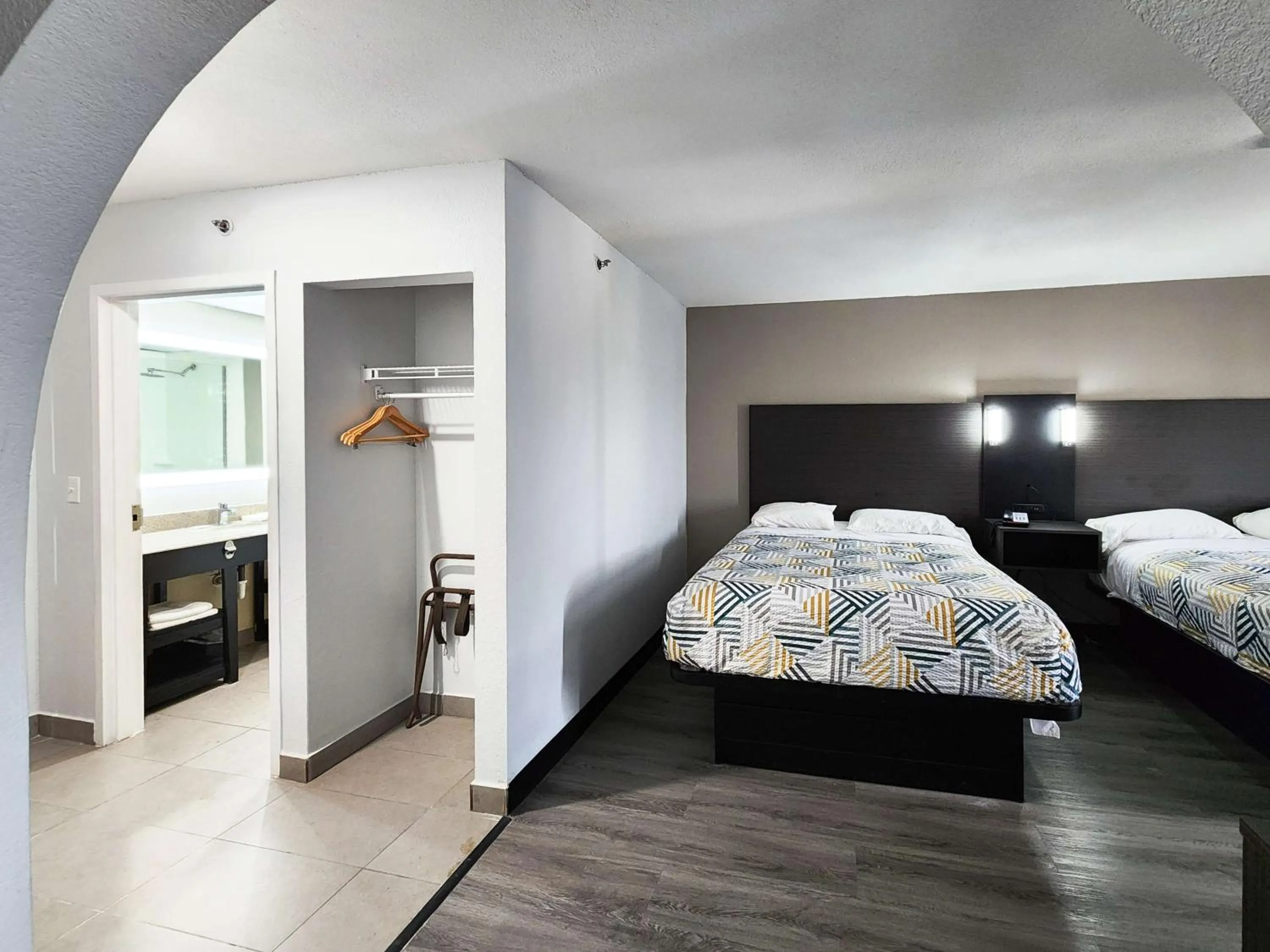 Bedroom, Bed in Motel 6-Pine Bluff, AR