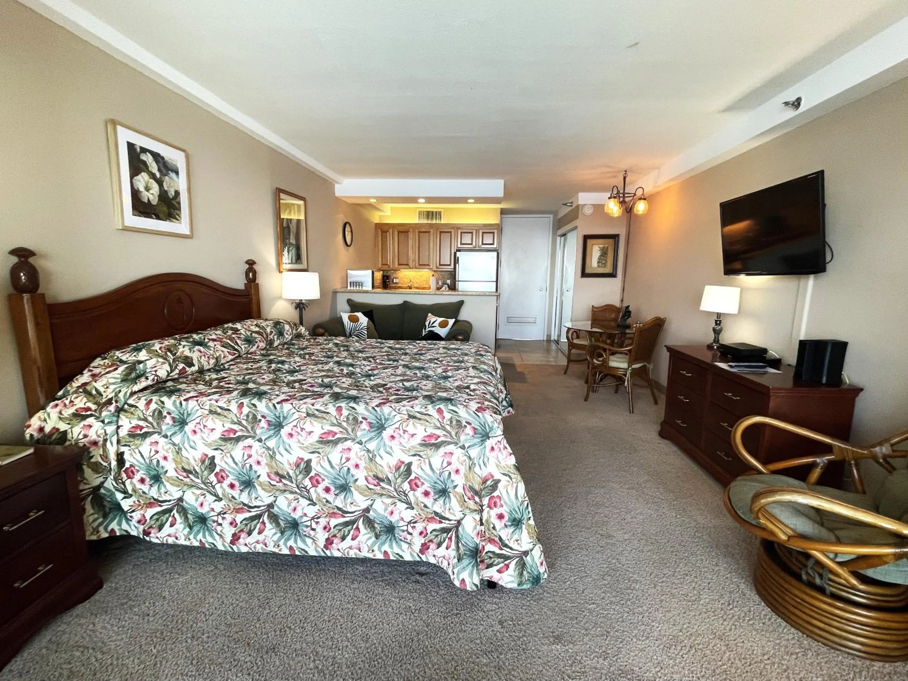 Seating area, Bed in Maui Kai Condos - No Resort Fees