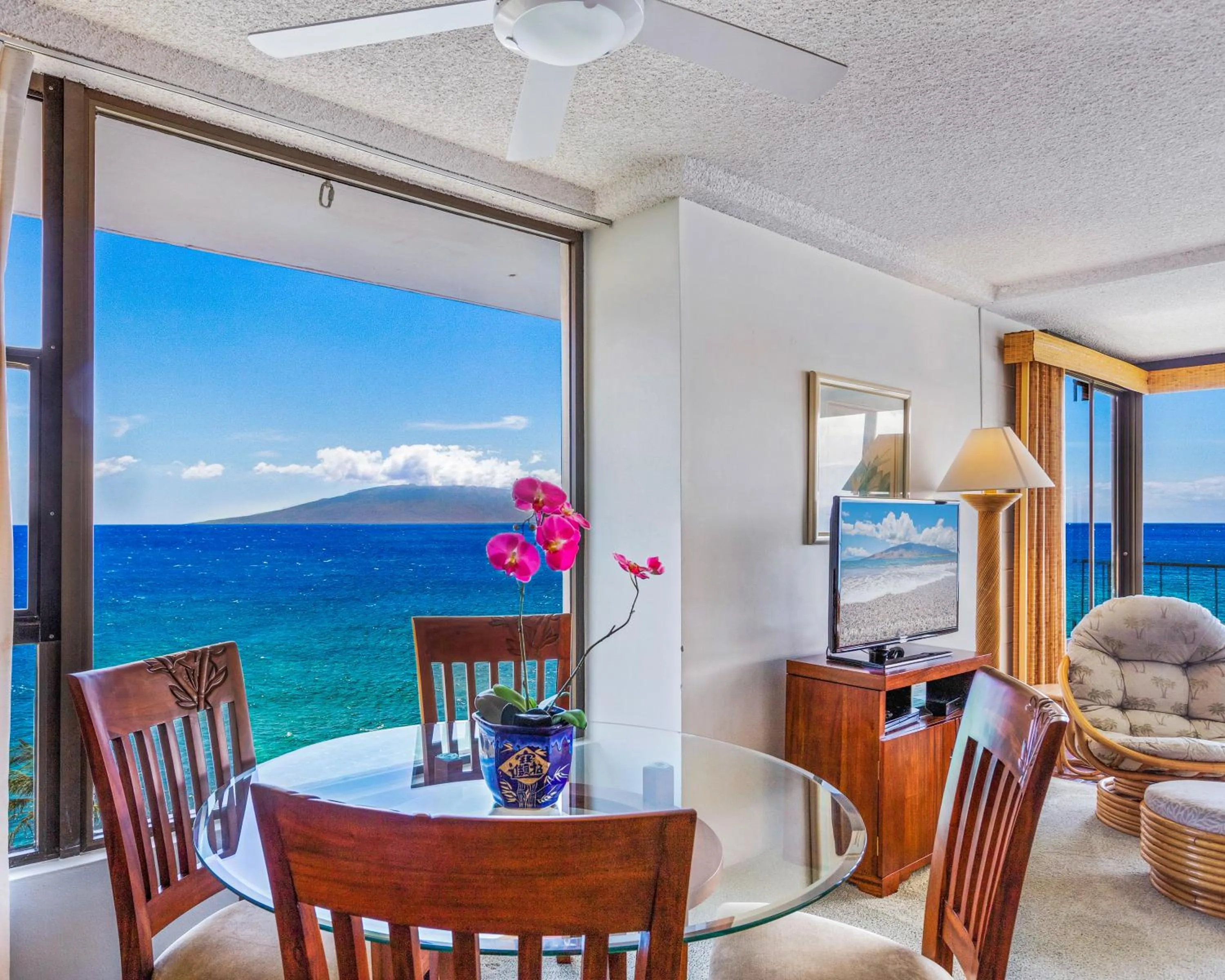 Dining area in Maui Kai Condos - No Resort Fees
