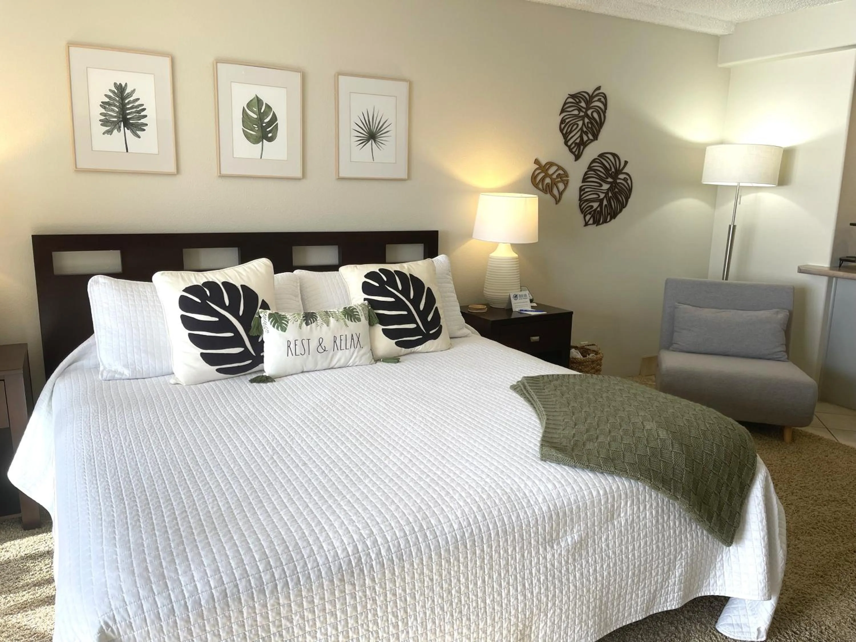 Bed in Maui Kai Condos - No Resort Fees