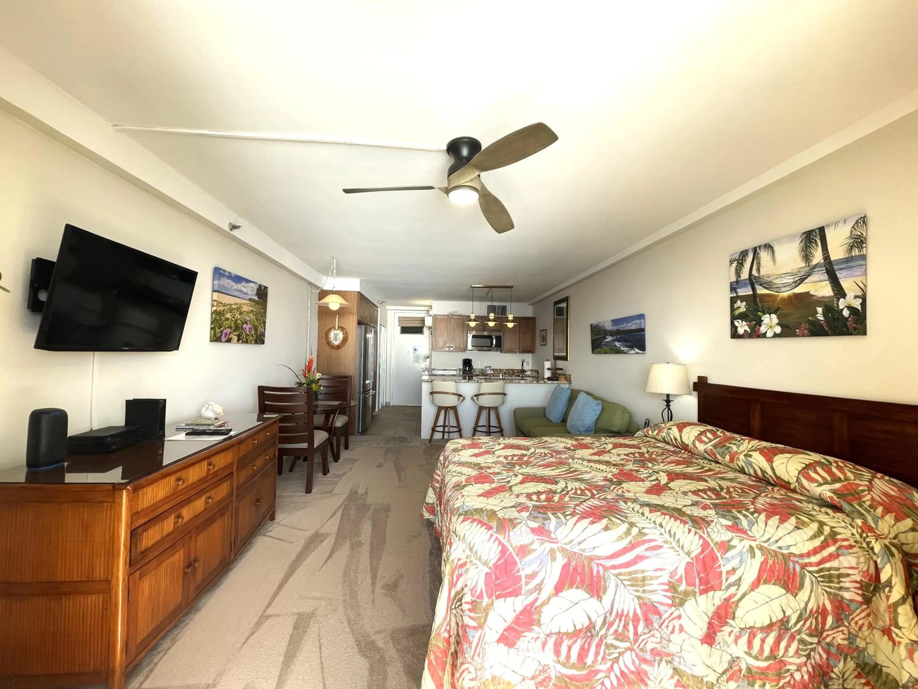 Bedroom, Bed in Maui Kai Condos - No Resort Fees