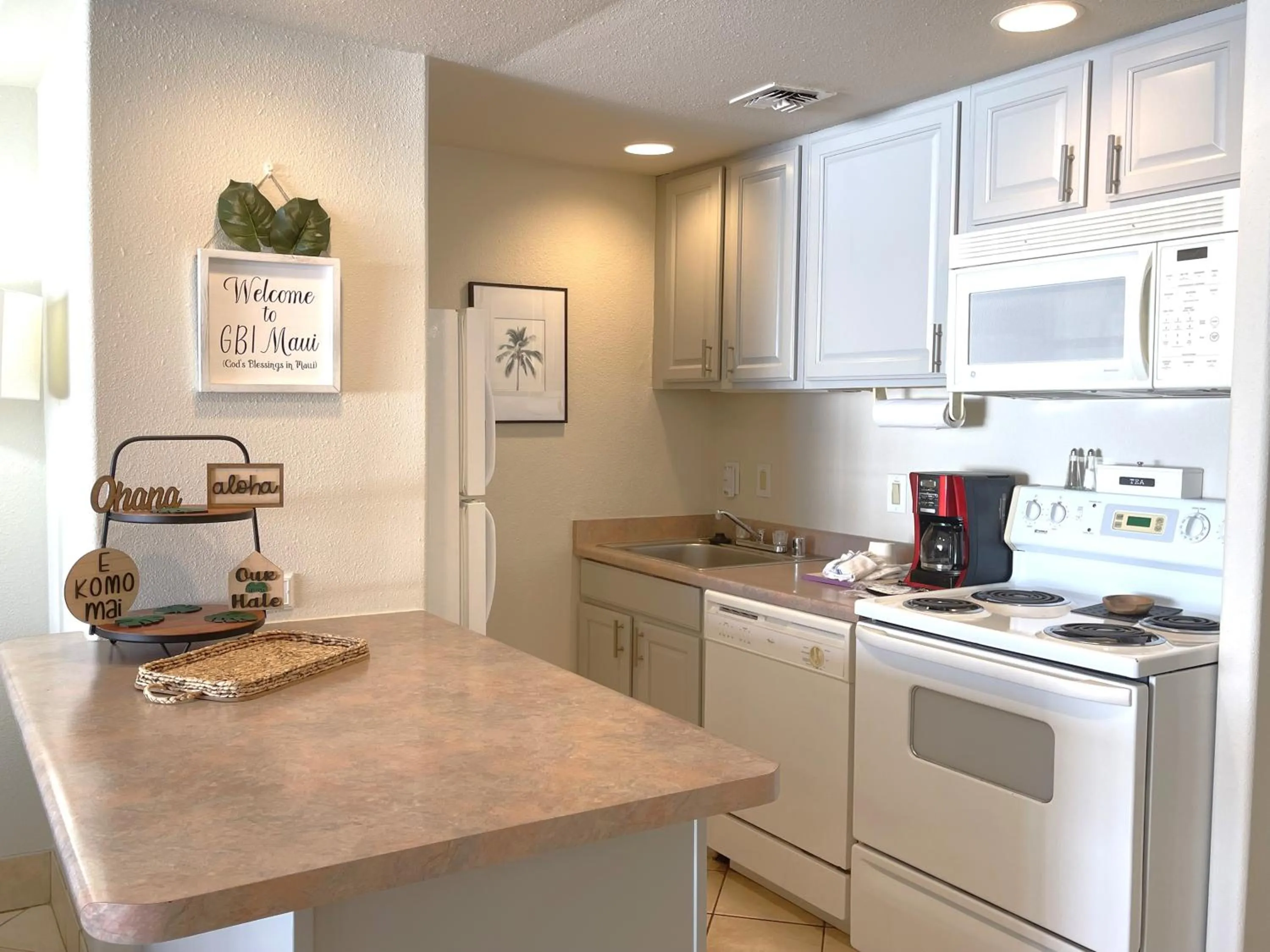 kitchen in Maui Kai Condos - No Resort Fees