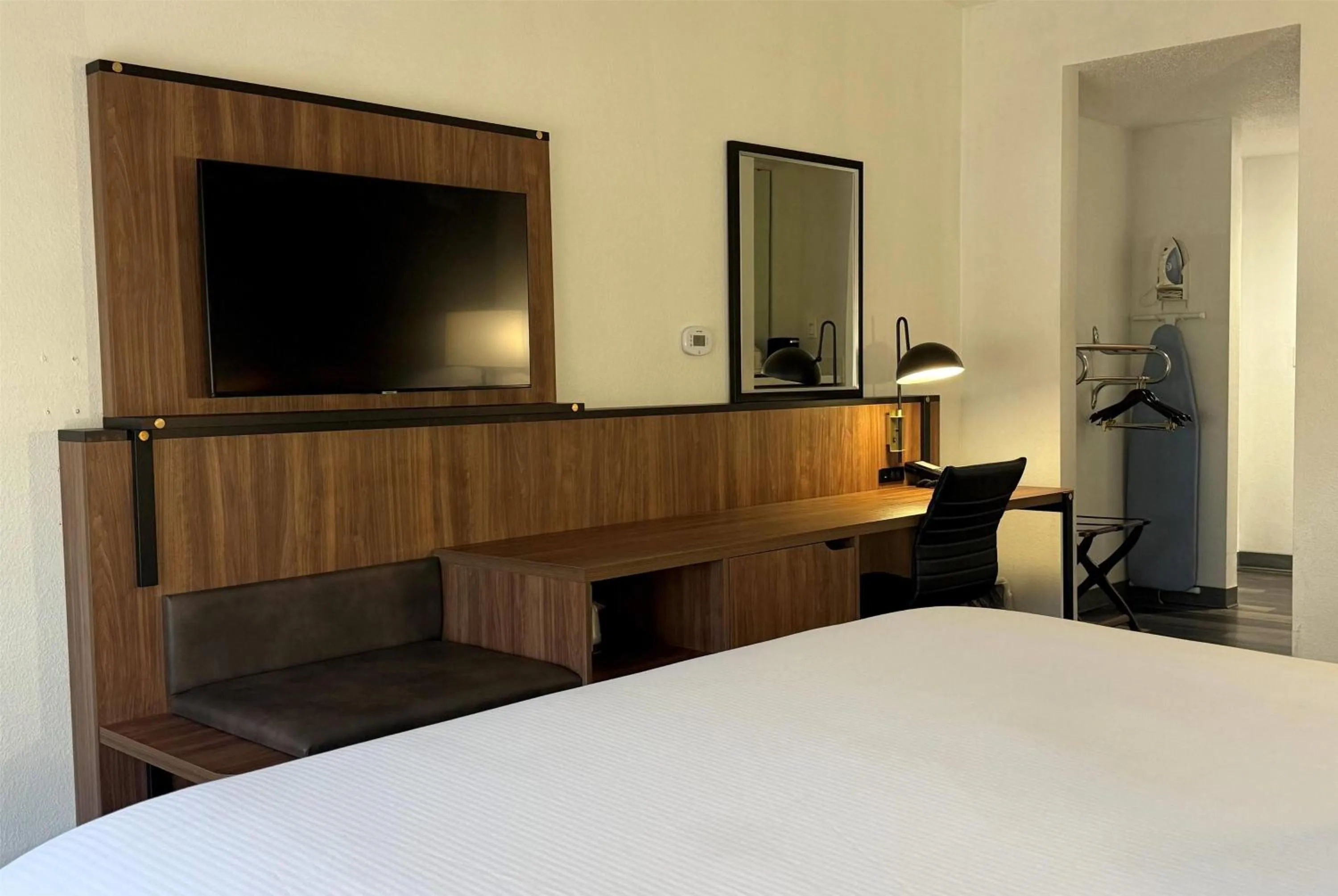 Photo of the whole room, Bed in Wingate by Wyndham Airport - Rockville Road