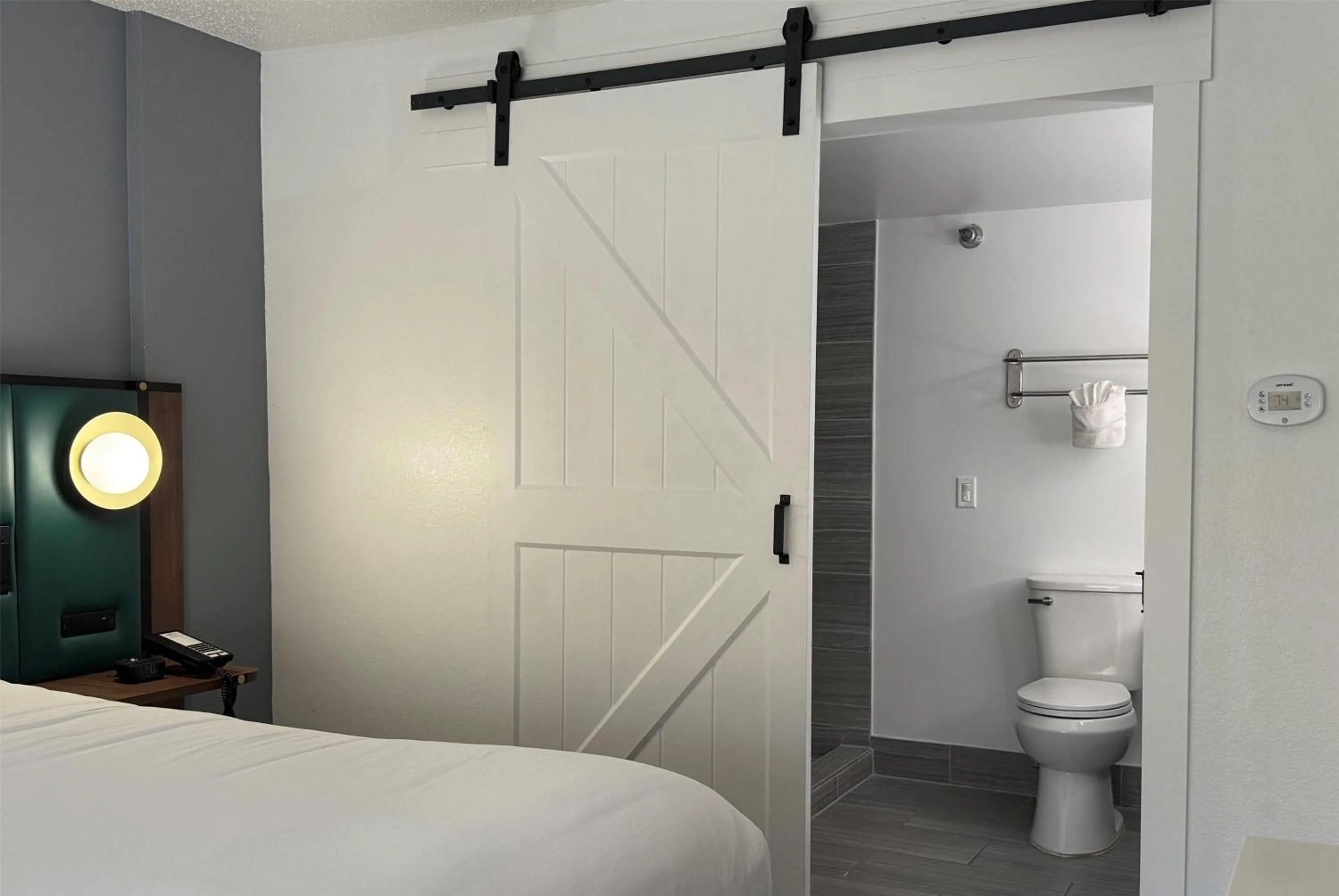 Photo of the whole room, Bed in Wingate by Wyndham Airport - Rockville Road