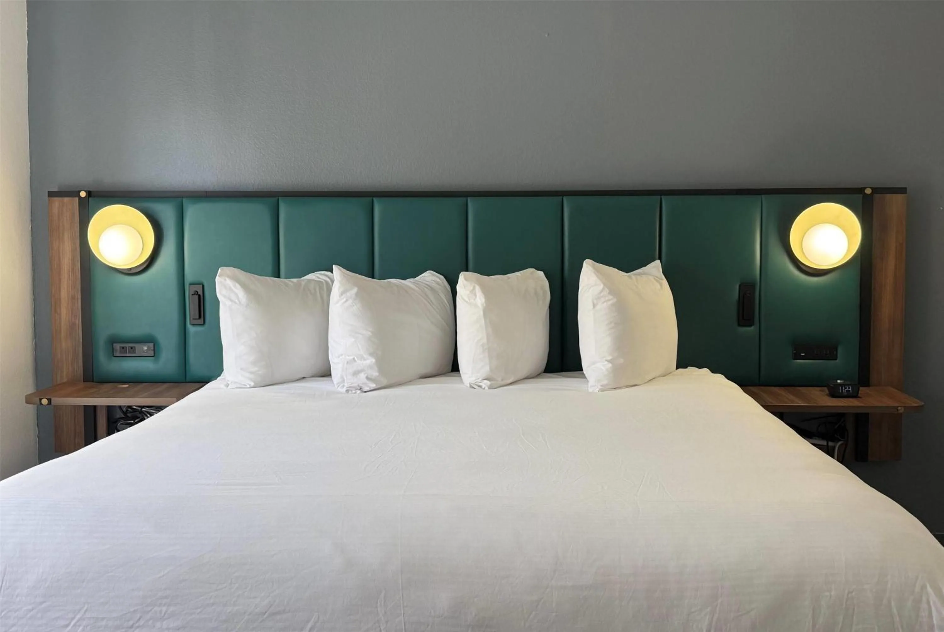 Photo of the whole room, Bed in Wingate by Wyndham Airport - Rockville Road