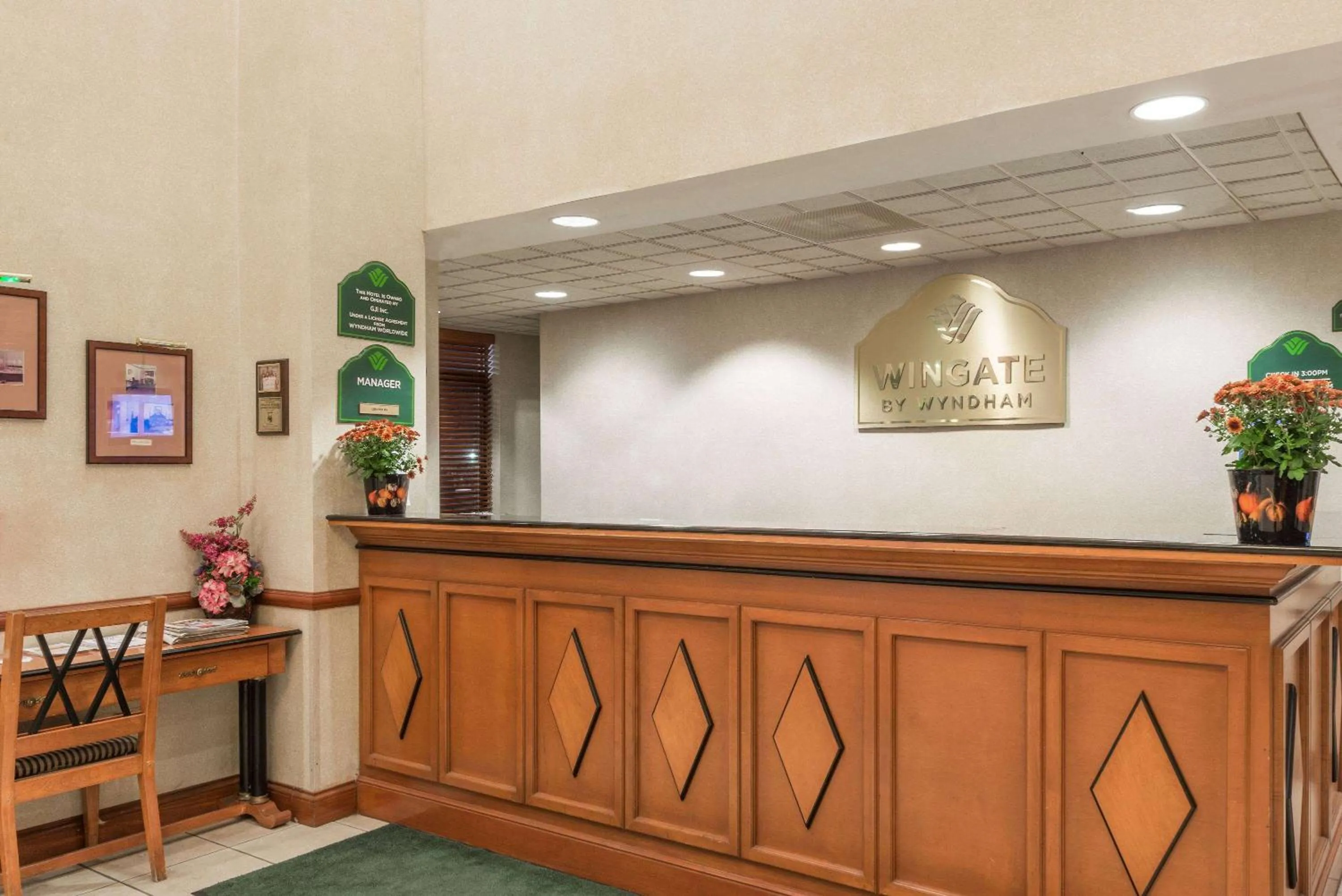 Lobby or reception in Wingate by Wyndham Airport - Rockville Road