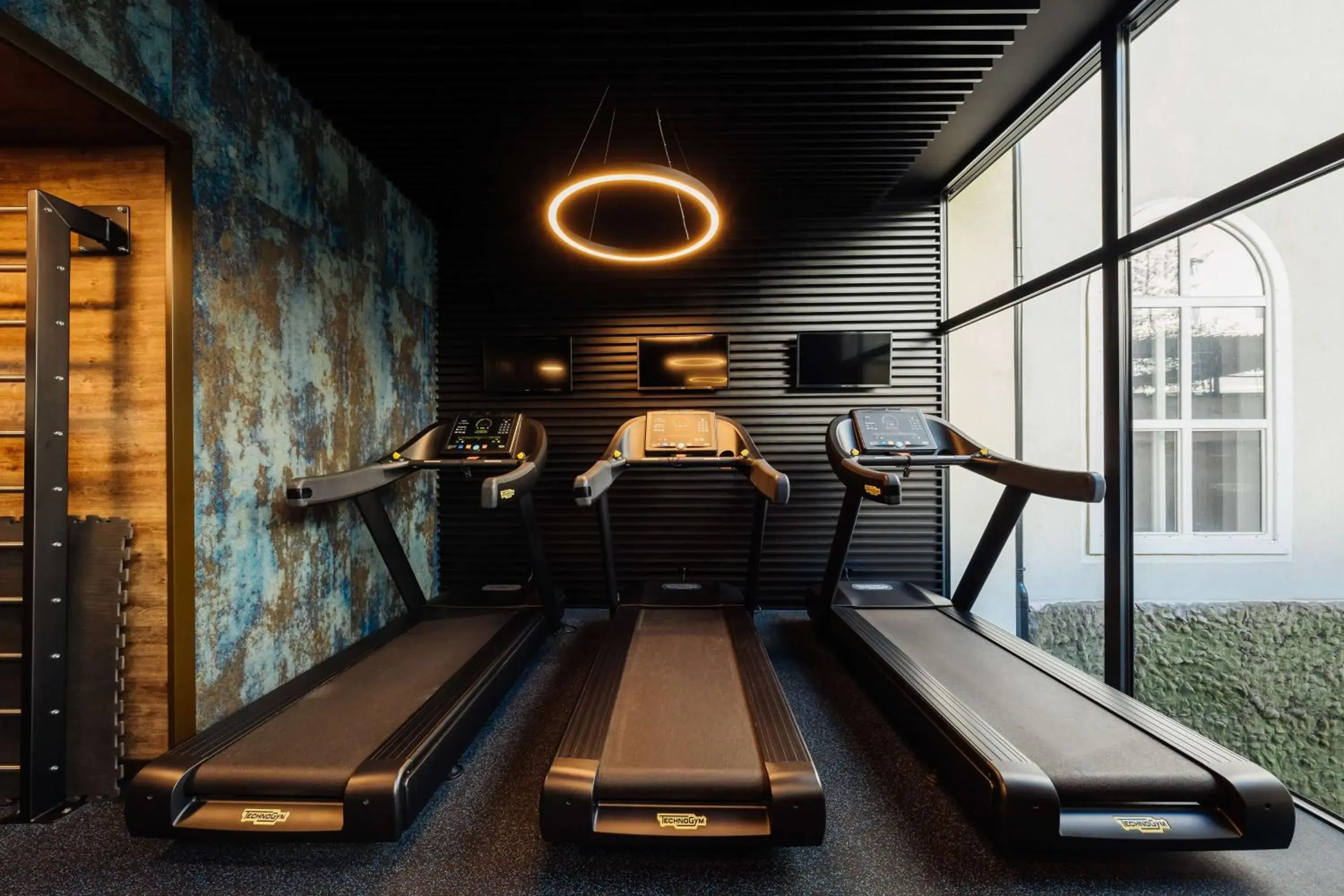 Fitness centre/facilities in Radisson Blu Carlton Hotel, Bratislava Fitness centre/facilities in Radisson Blu Carlton Hotel, Bratislava