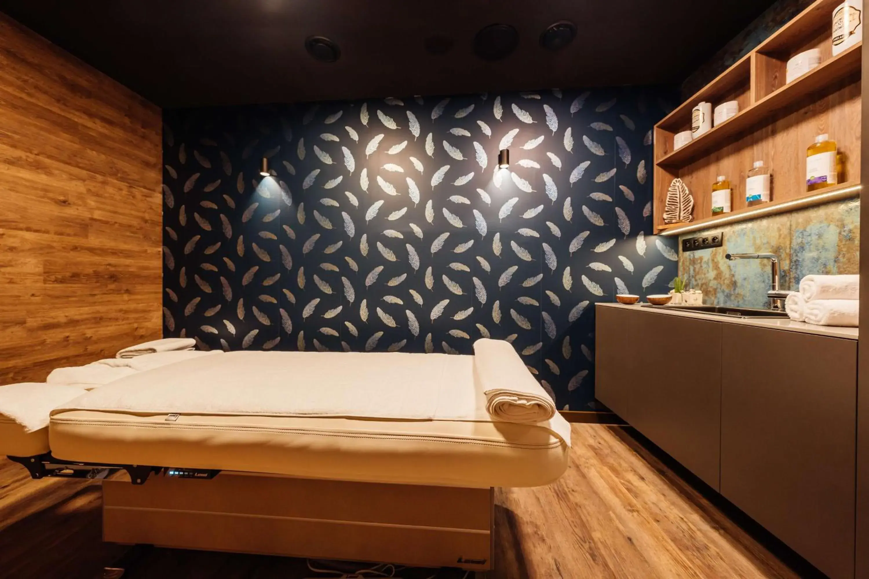 Spa and wellness centre/facilities, Bed in Radisson Blu Carlton Hotel, Bratislava Spa and wellness centre/facilities, Bed in Radisson Blu Carlton Hotel, Bratislava