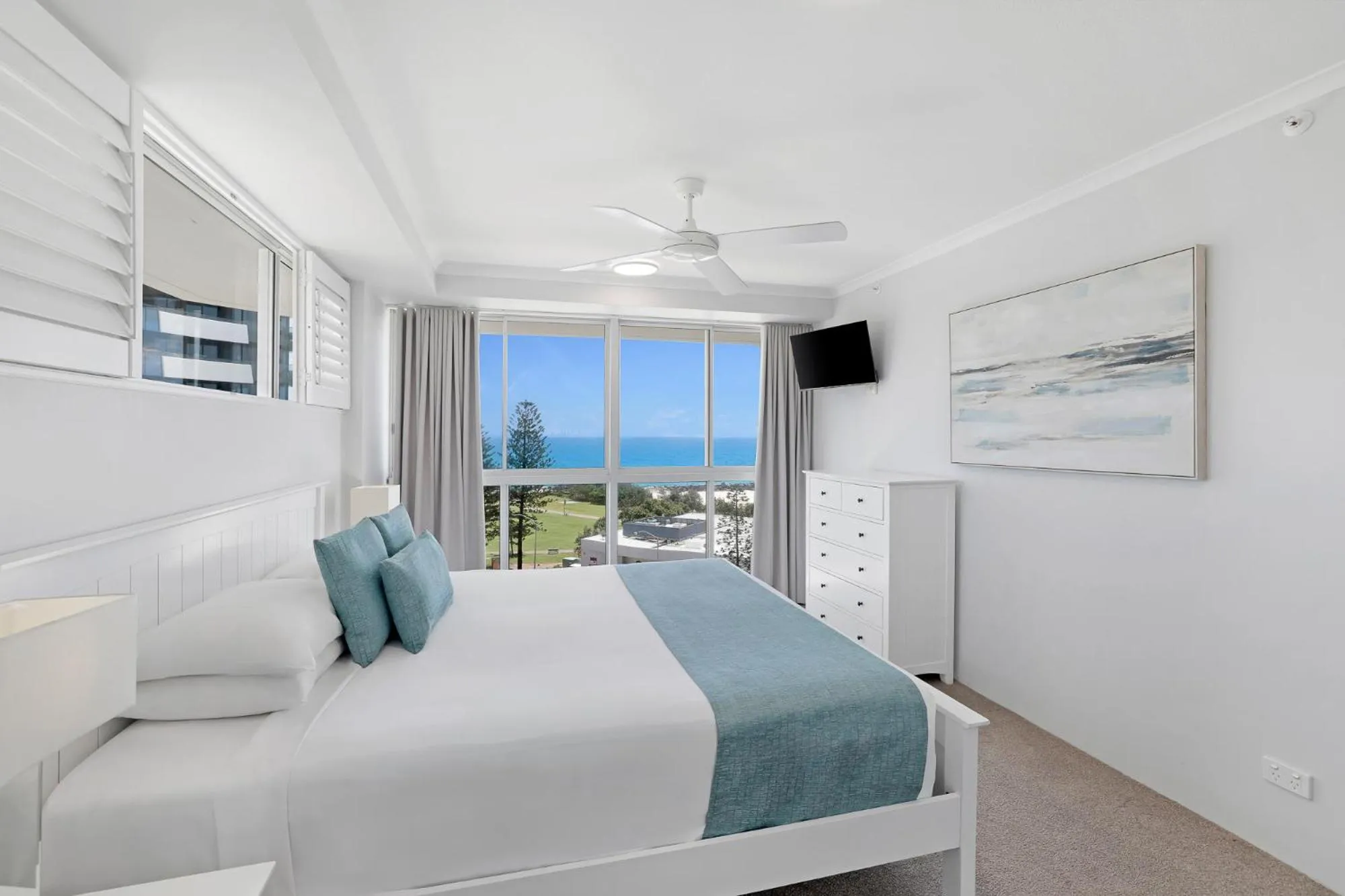 Bedroom, Bed in ULTIQA Points North