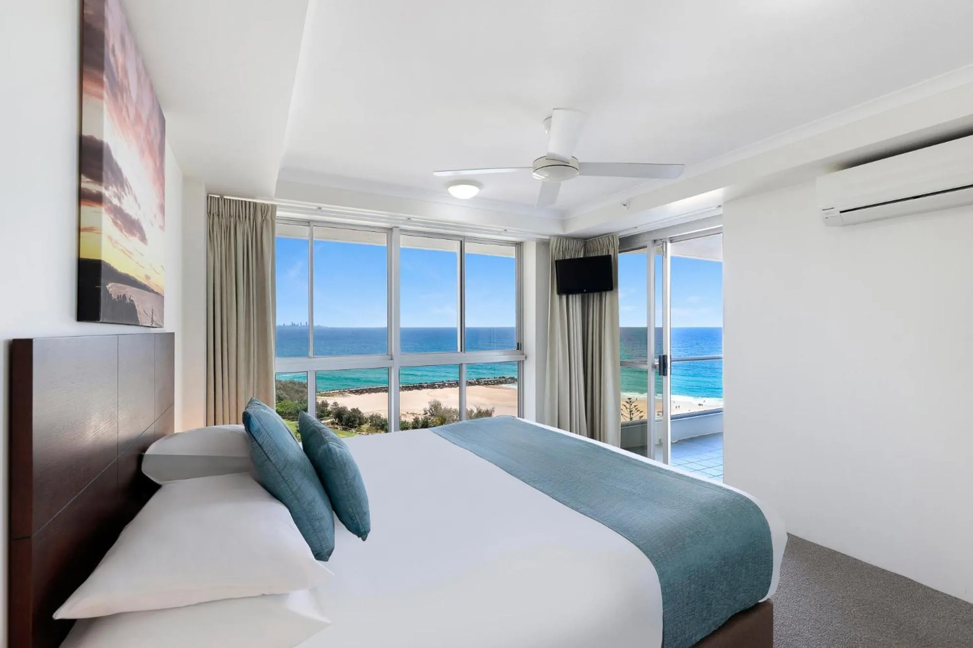 Bedroom, Bed in ULTIQA Points North