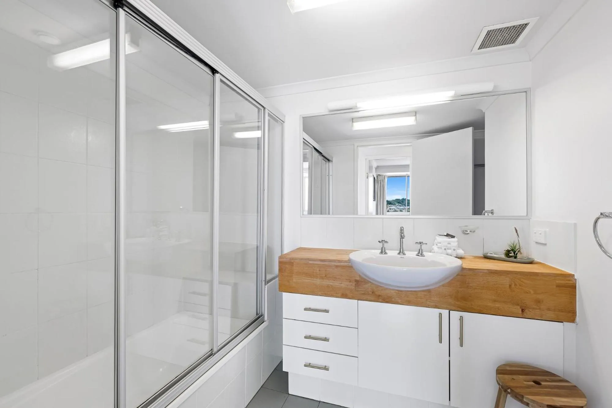 Bathroom in ULTIQA Points North