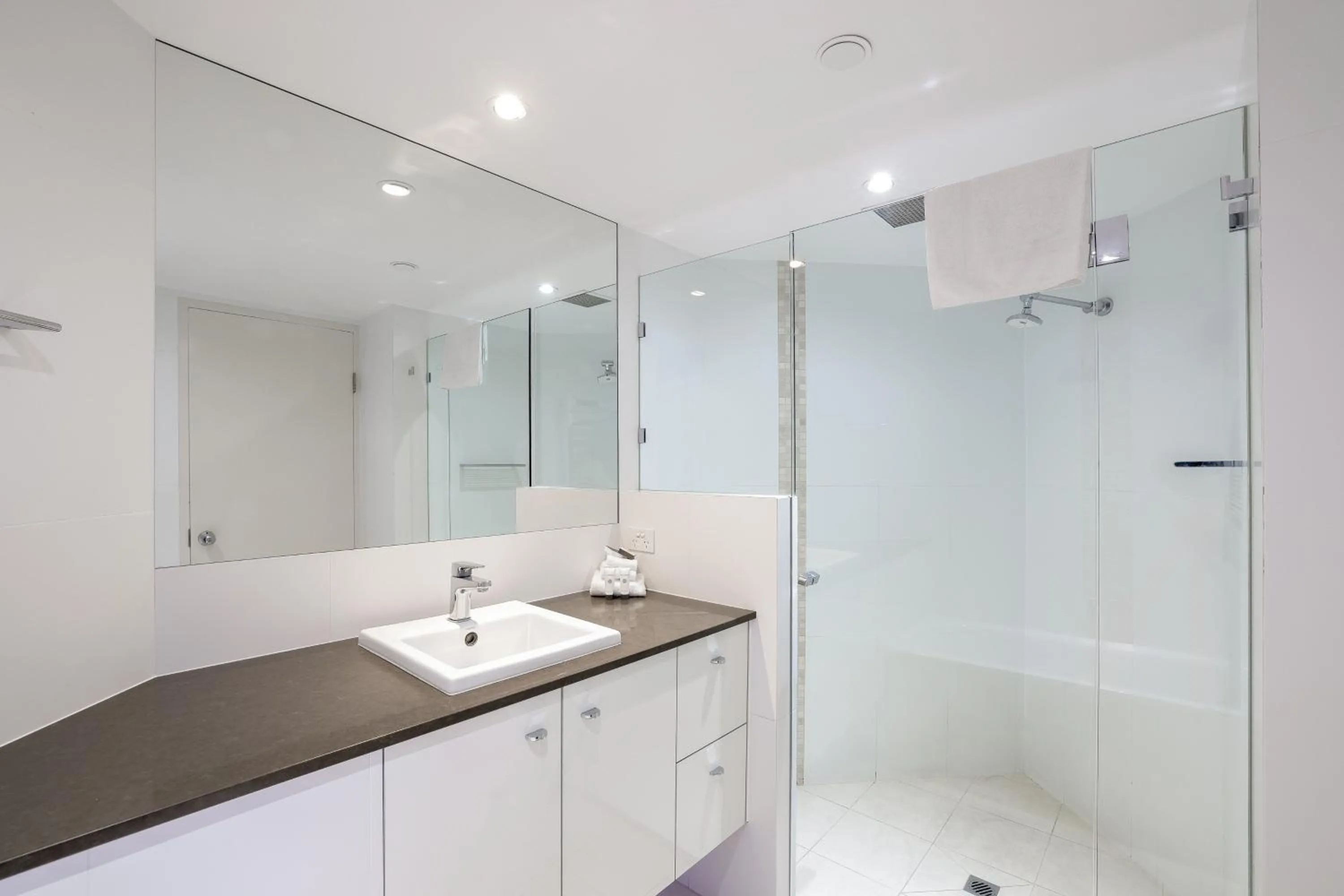 Bathroom in ULTIQA Points North