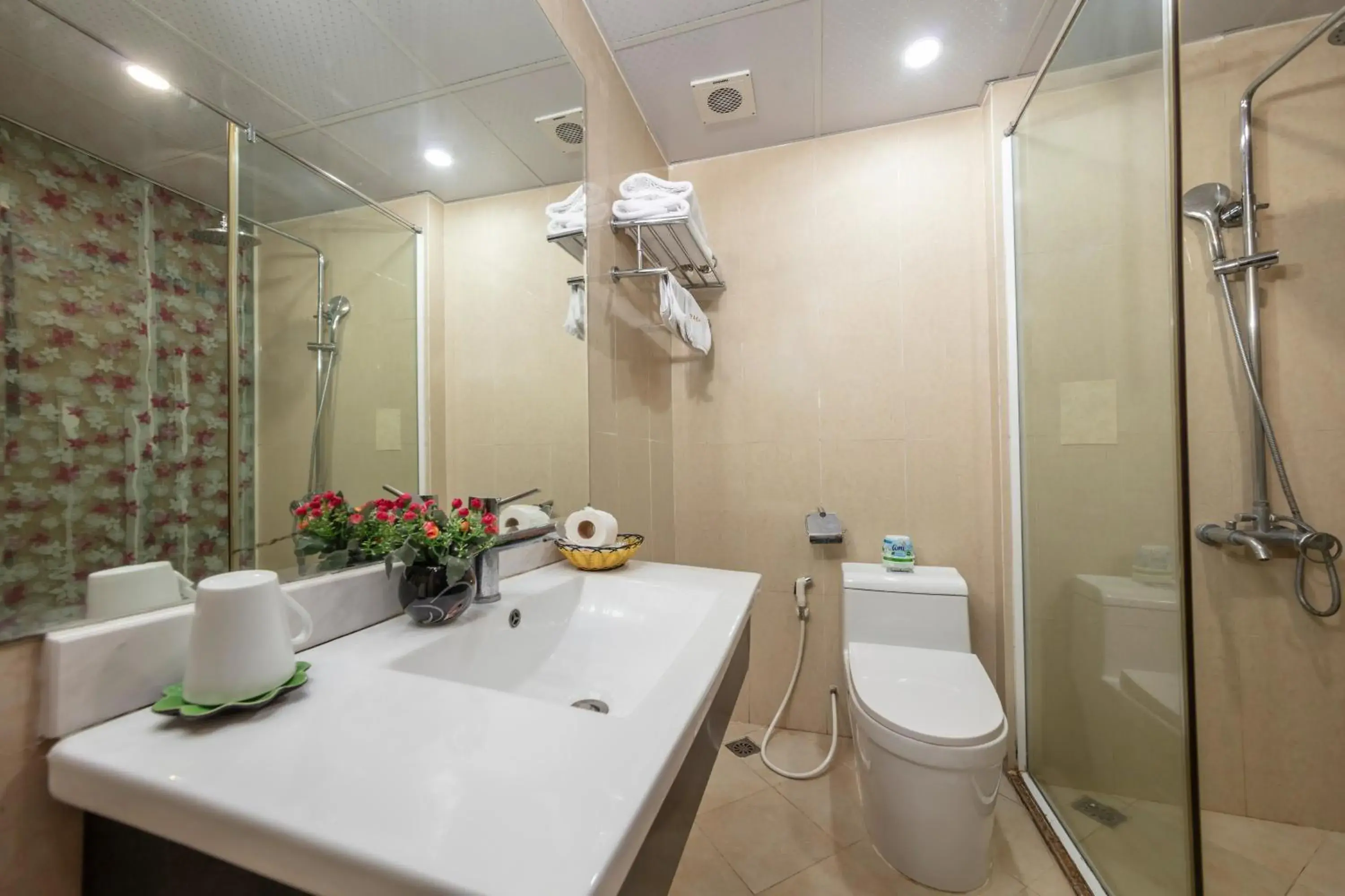 Deluxe Twin Room in Millennium Hanoi Hotel Deluxe Twin Room in Millennium Hanoi Hotel