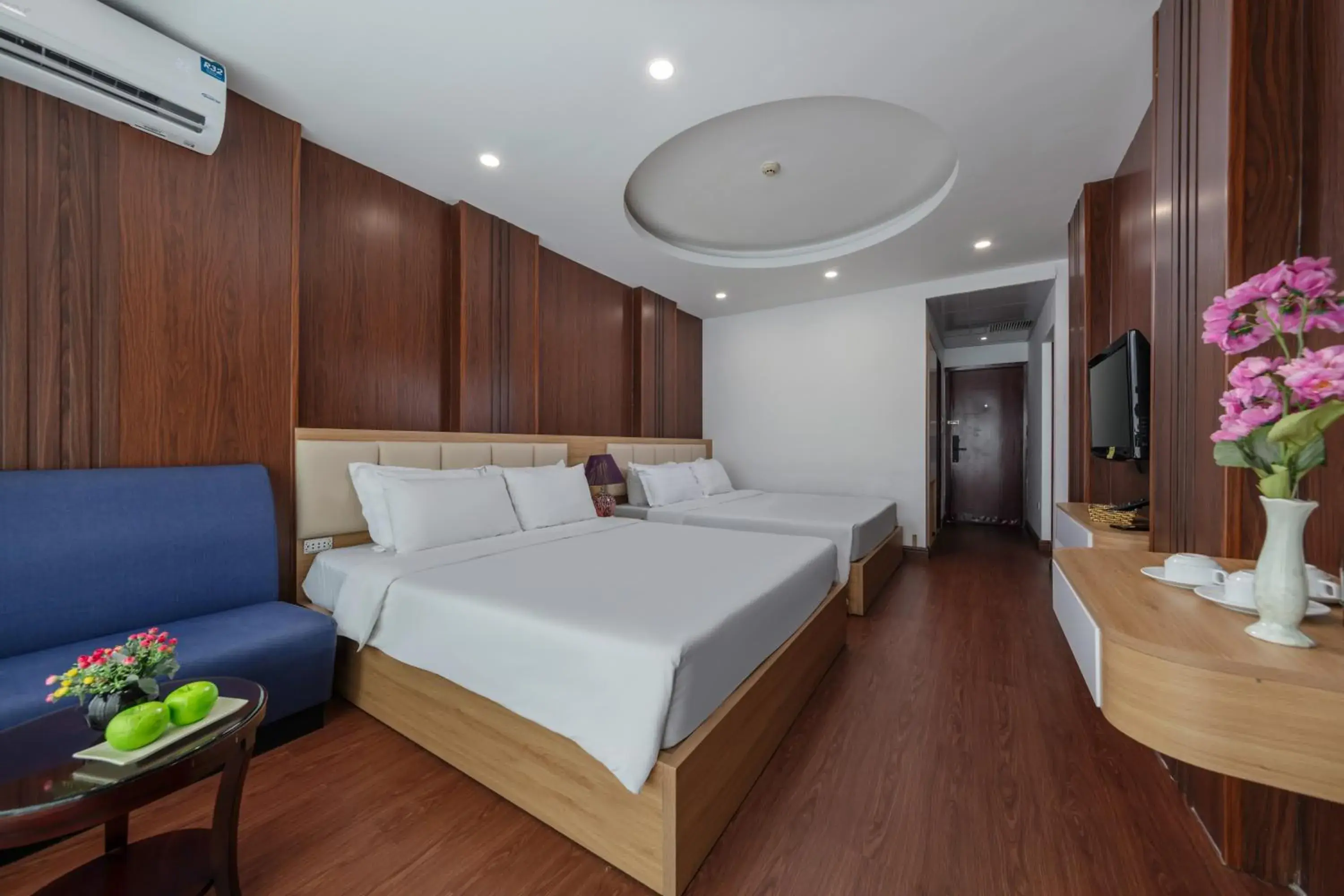 Bedroom, Bed in Millennium Hanoi Hotel Bedroom, Bed in Millennium Hanoi Hotel